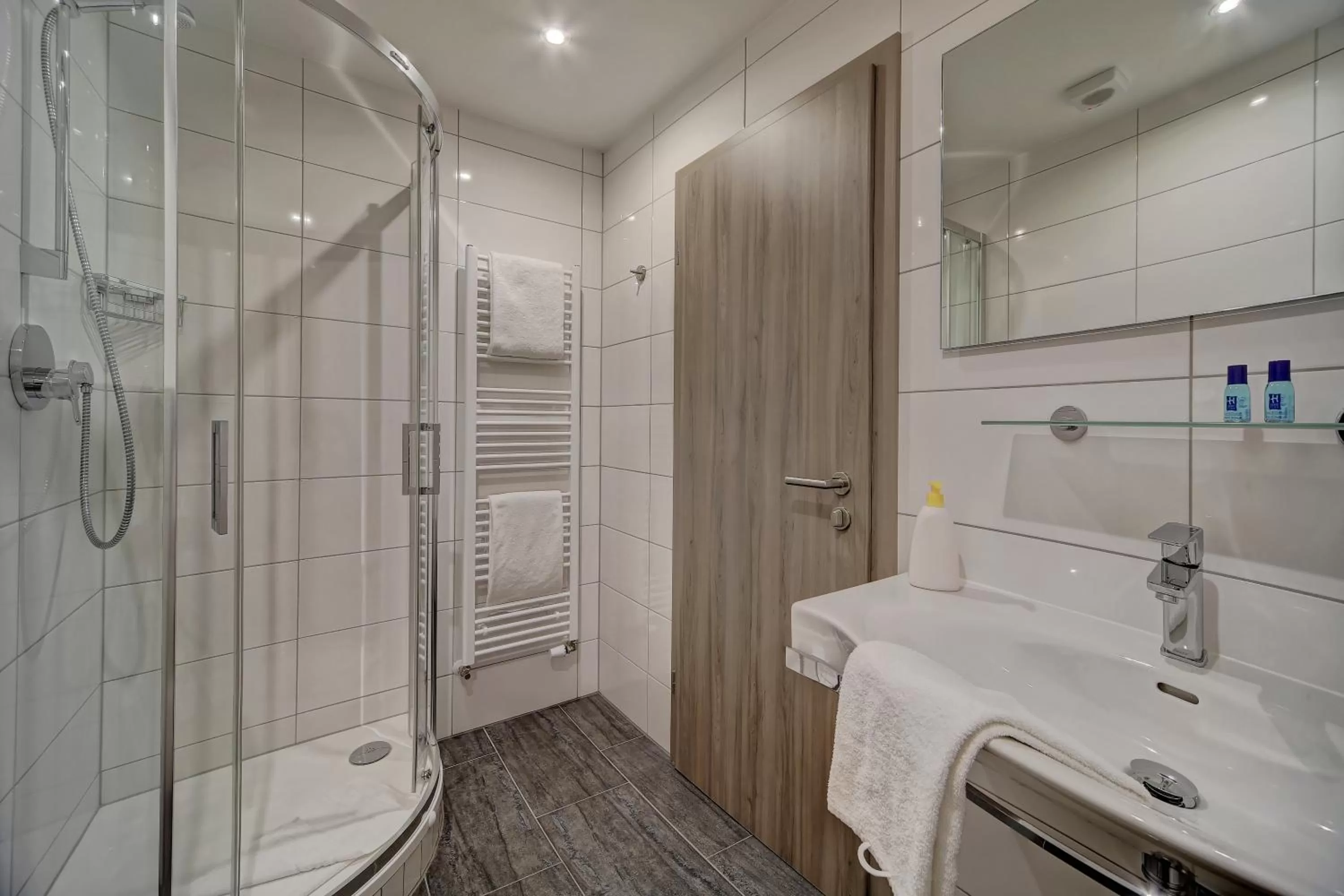 Shower in Hotel Post