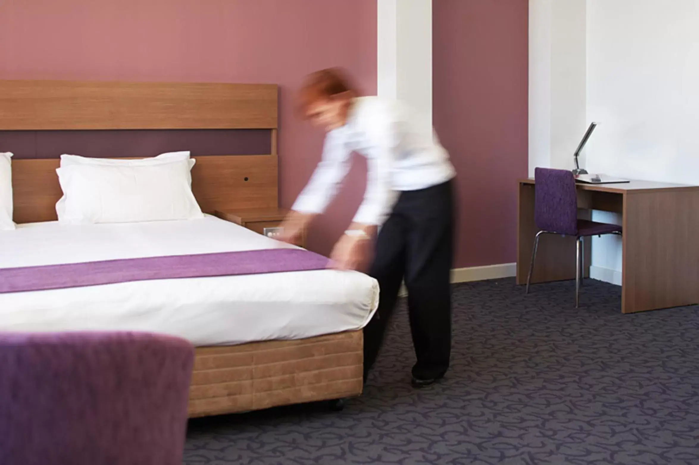 Bed in Quality Hotel Ambassador Perth