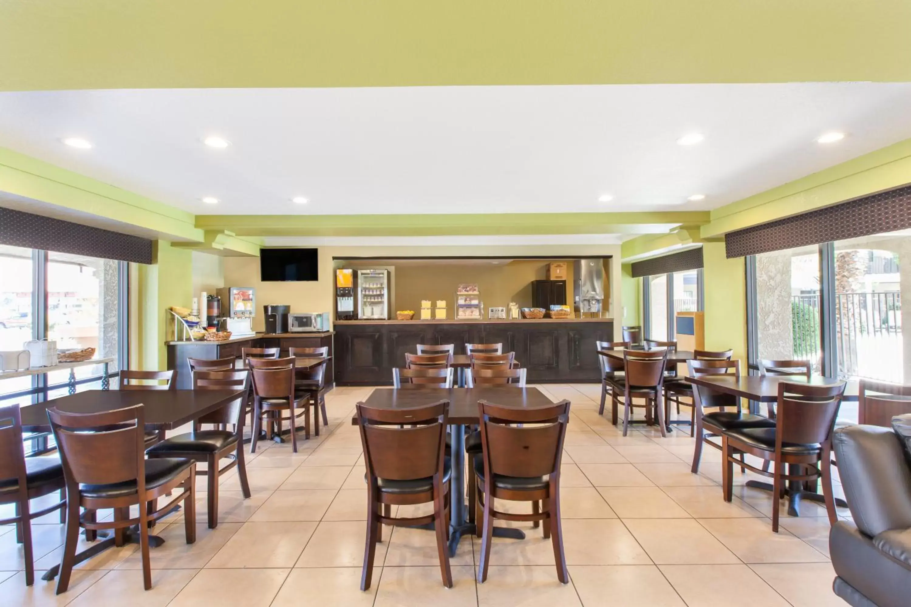 Continental breakfast, Restaurant/Places to Eat in Days Inn by Wyndham San Jose Airport