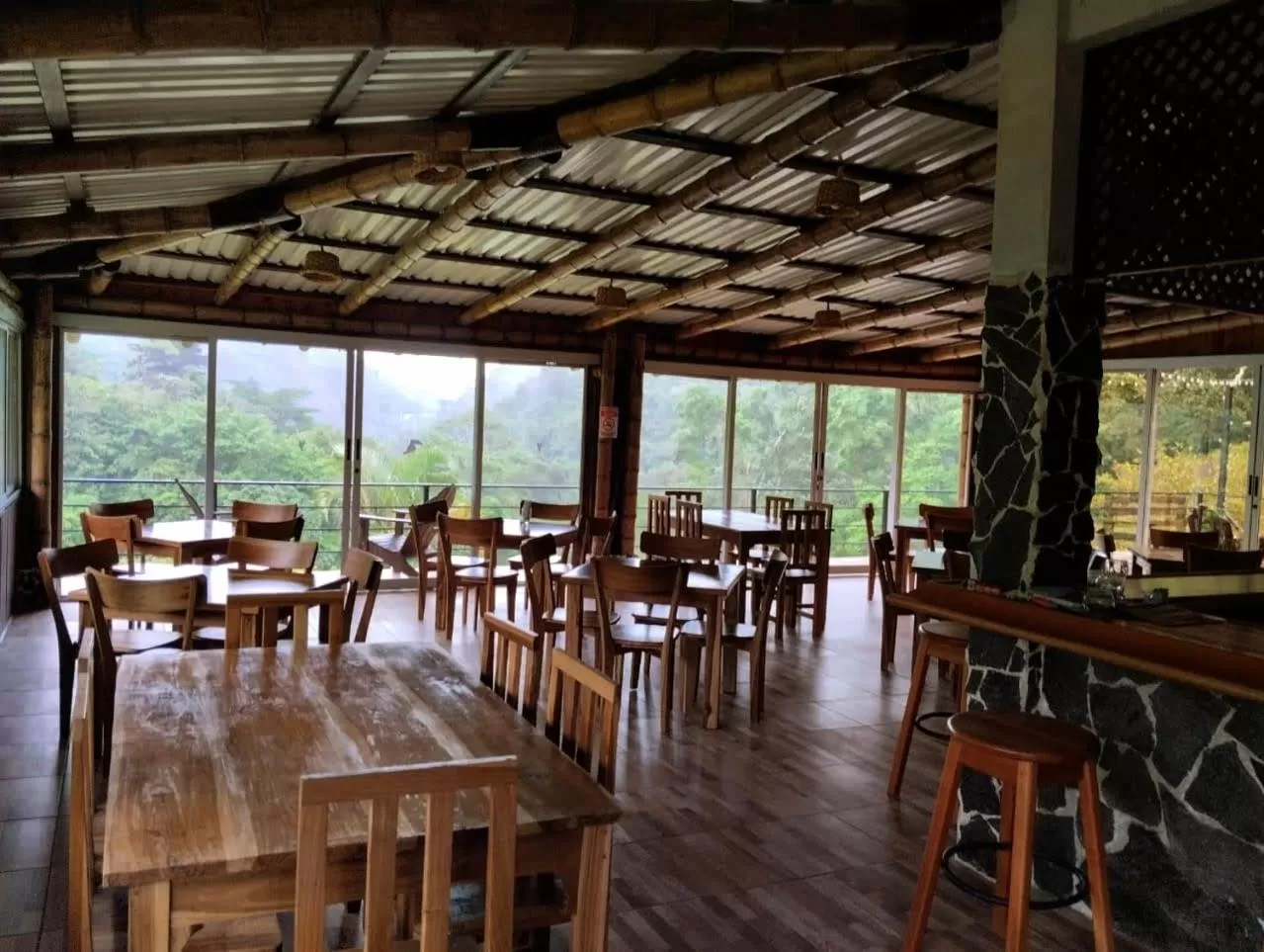 Restaurant/Places to Eat in Hotel Rivel - Adventure & Nature Retreat