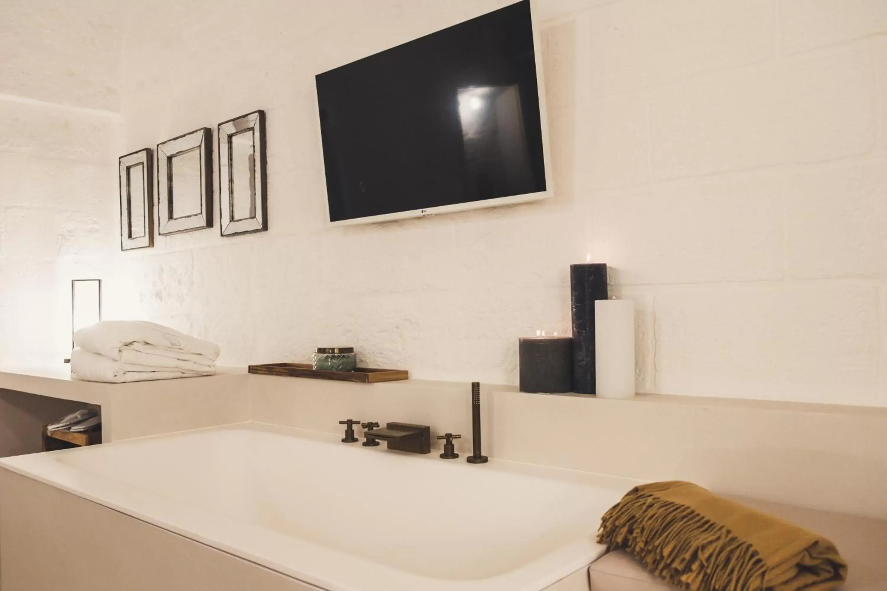 TV and multimedia, Bathroom in AL PALAZZO La Dimora by Apulia Hospitality