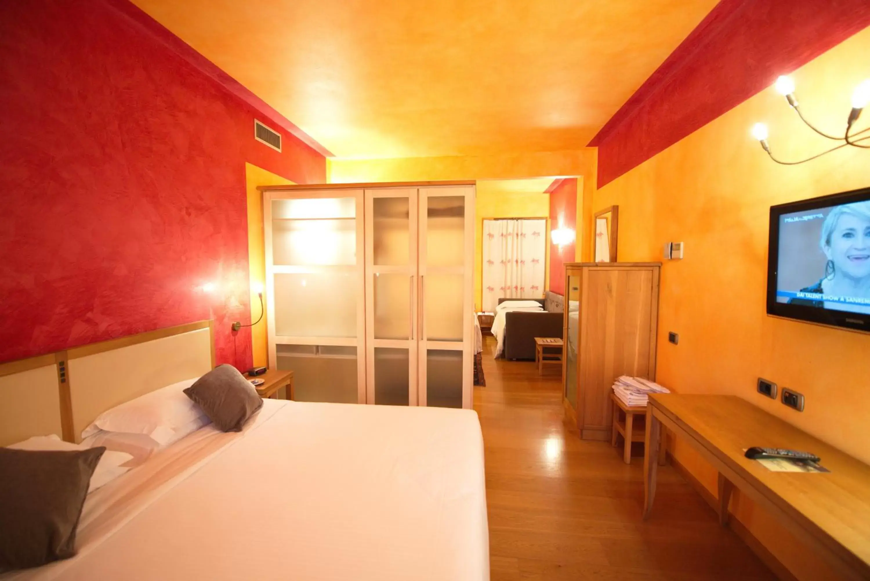 Photo of the whole room, Bed in Appartamenti Porta Nuova 80