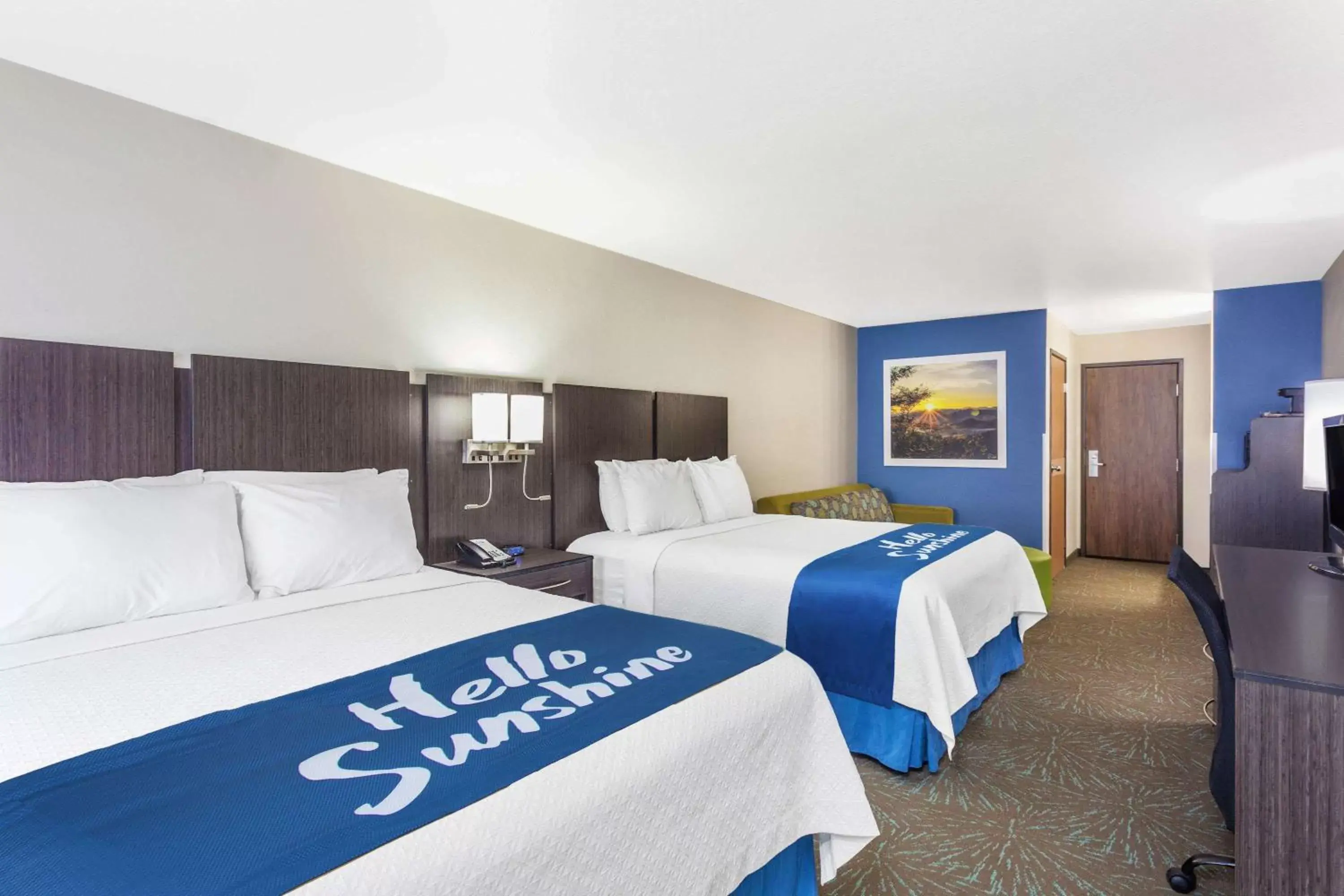 Photo of the whole room, Bed in Days Inn & Suites by Wyndham East Flagstaff