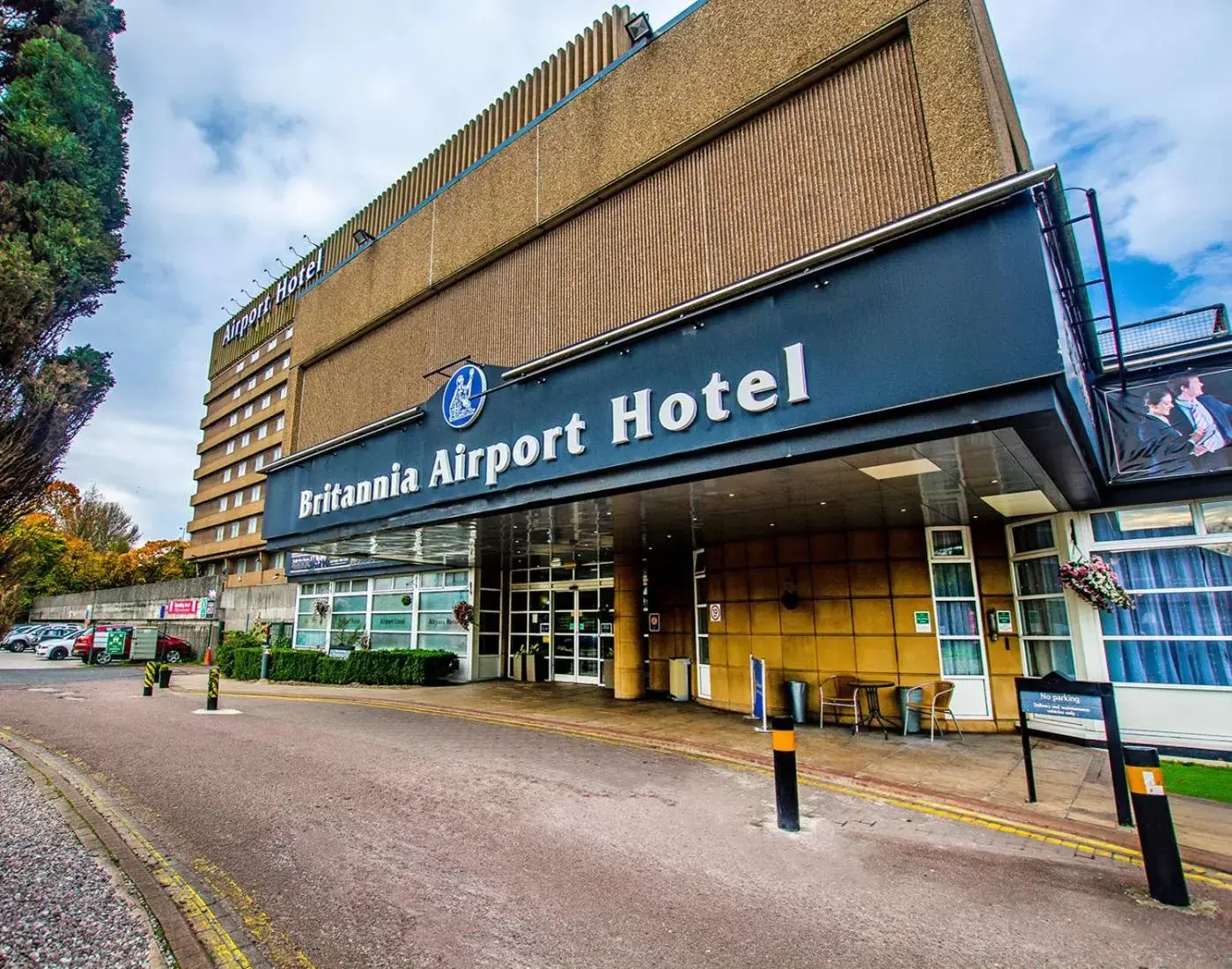 Facade/entrance, Property Building in Airport Hotel Manchester