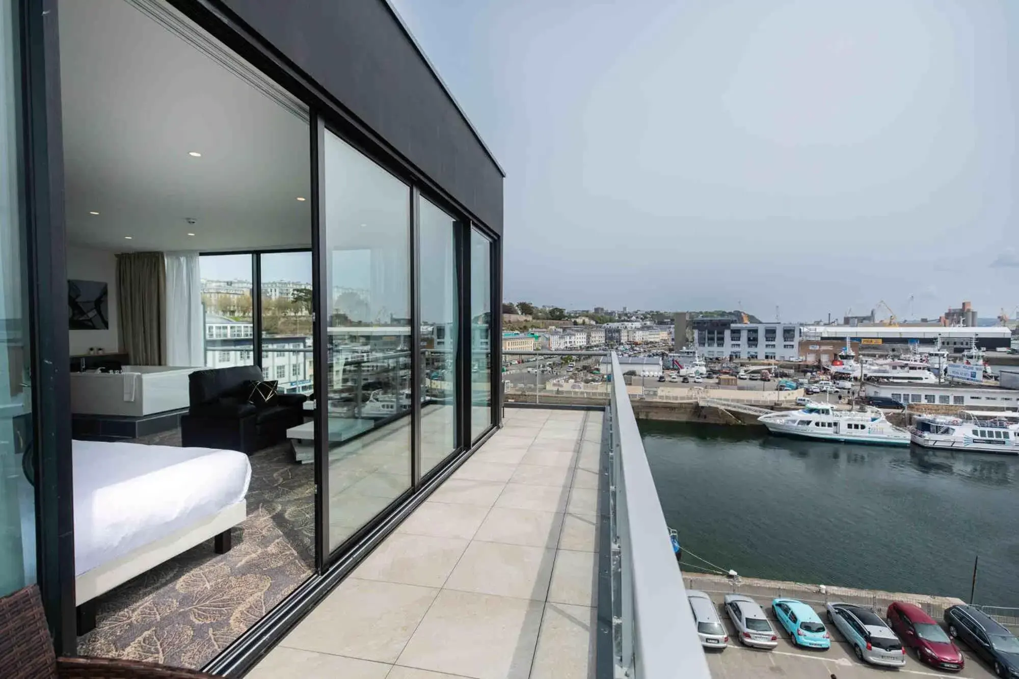 Balcony/Terrace in Le Barracuda & Spa, Centre Port, pieds dans l'eau, vue mer