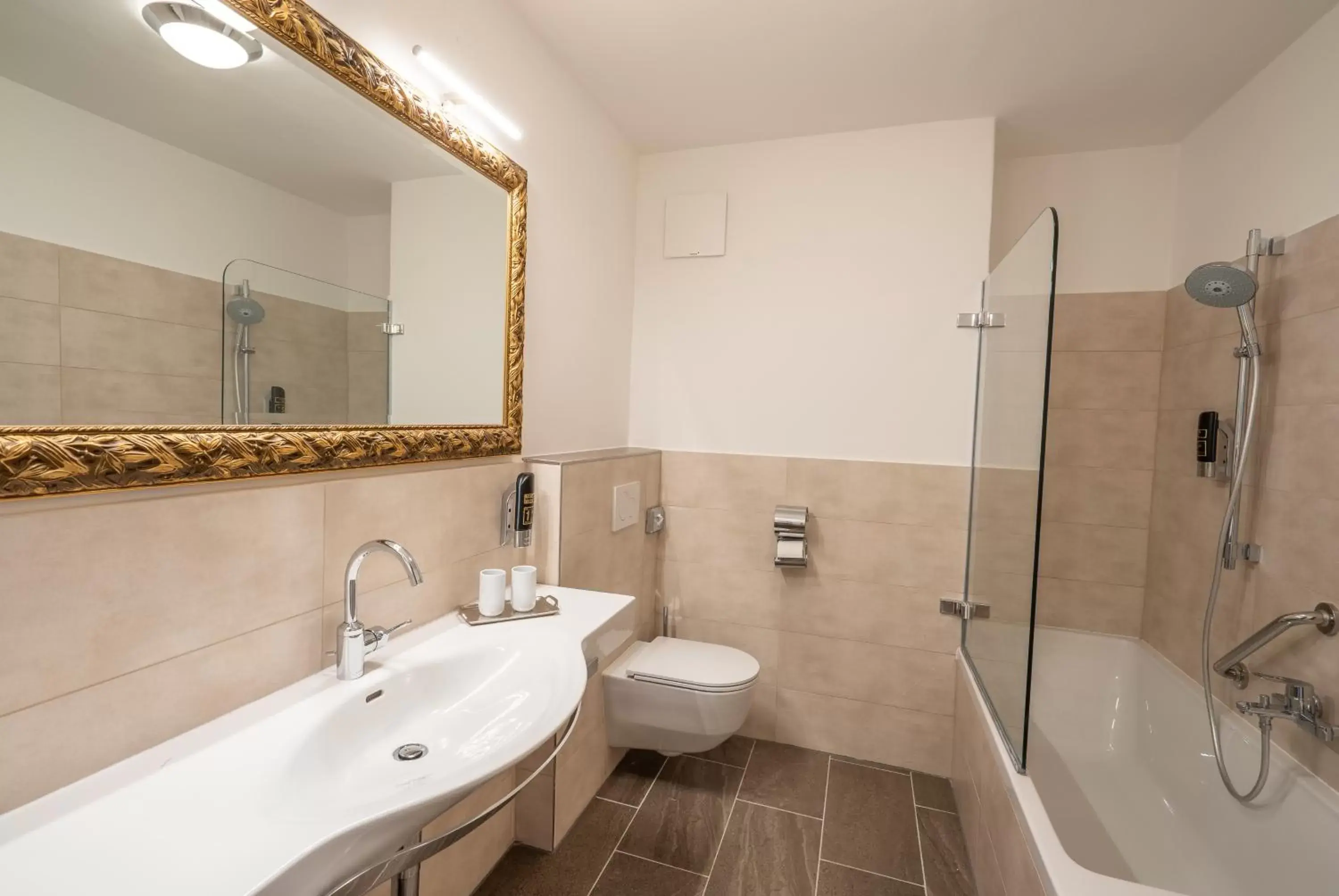 Toilet, Bathroom in Schlosswirt zu Anif - Hotel und Restaurant