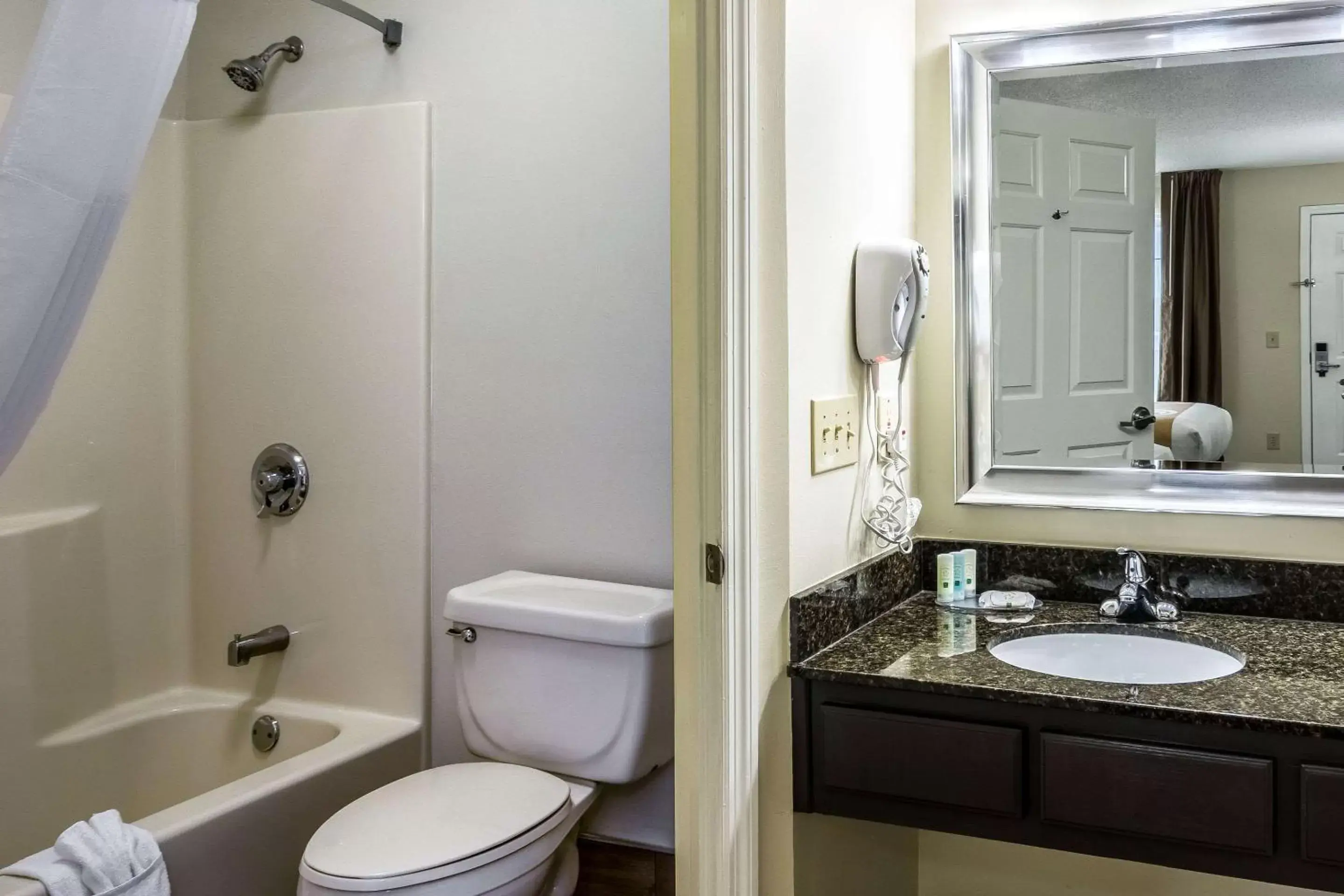 Bedroom, Bathroom in Quality Inn Auburn University Area