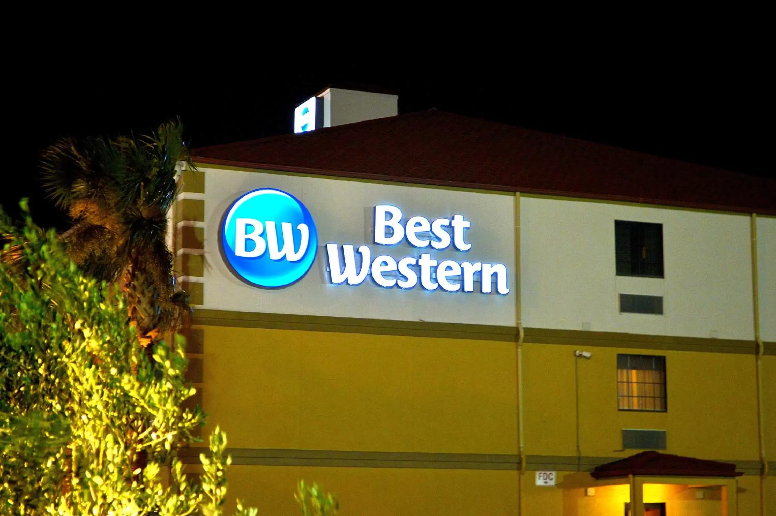 Night, Property Building in Best Western San Isidro Inn