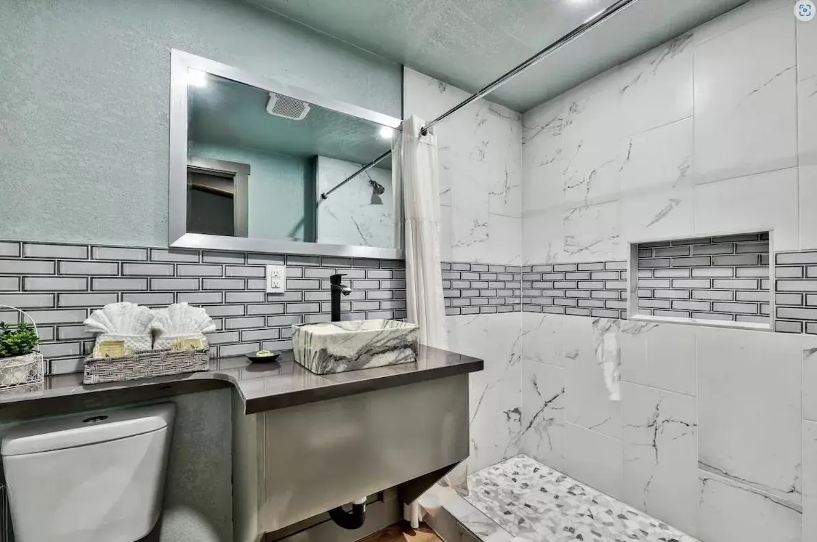Bathroom in Blue Jay Lodge