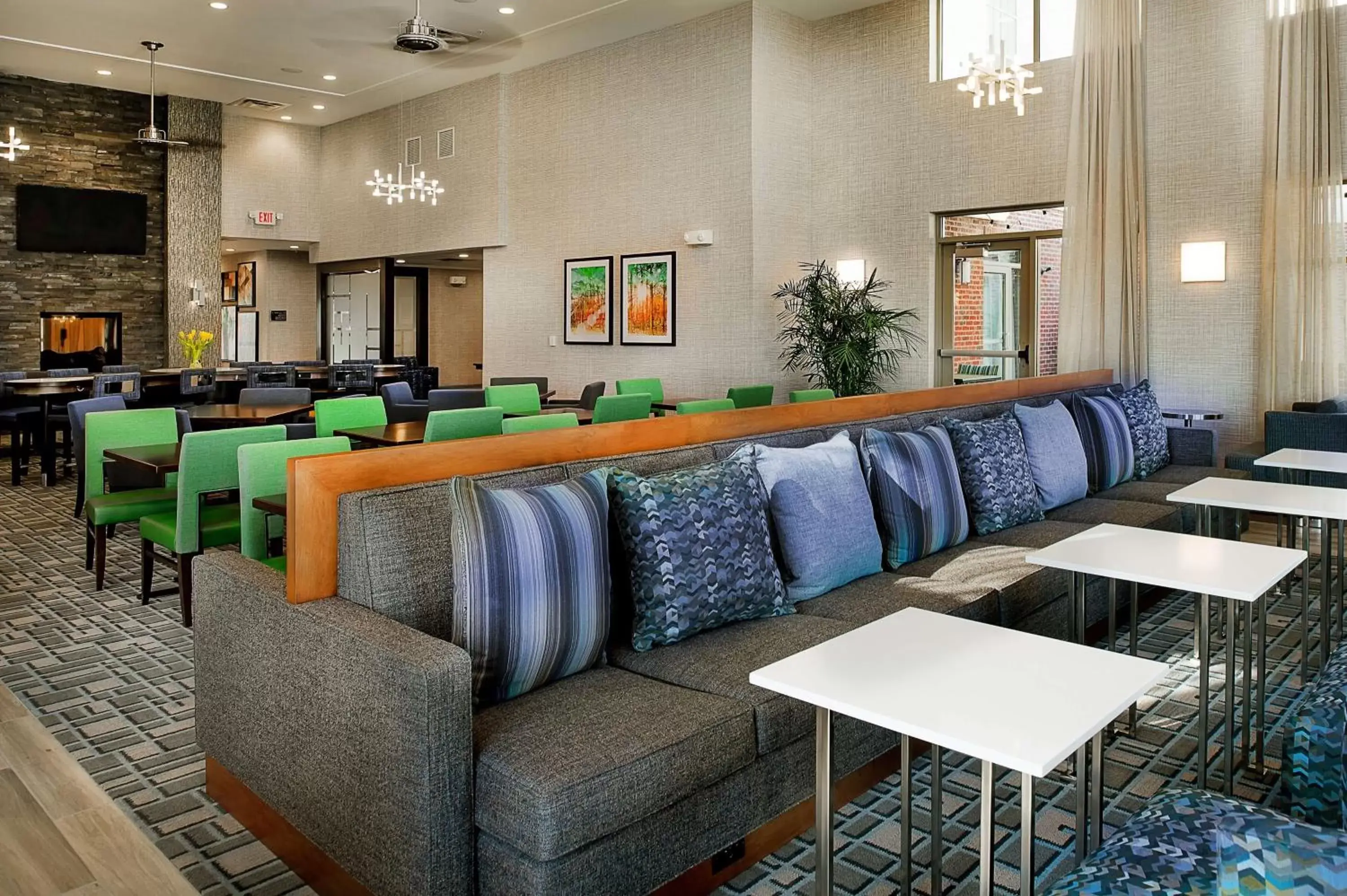 Lobby or reception, Lounge/Bar in Homewood Suites by Hilton St. Louis Westport