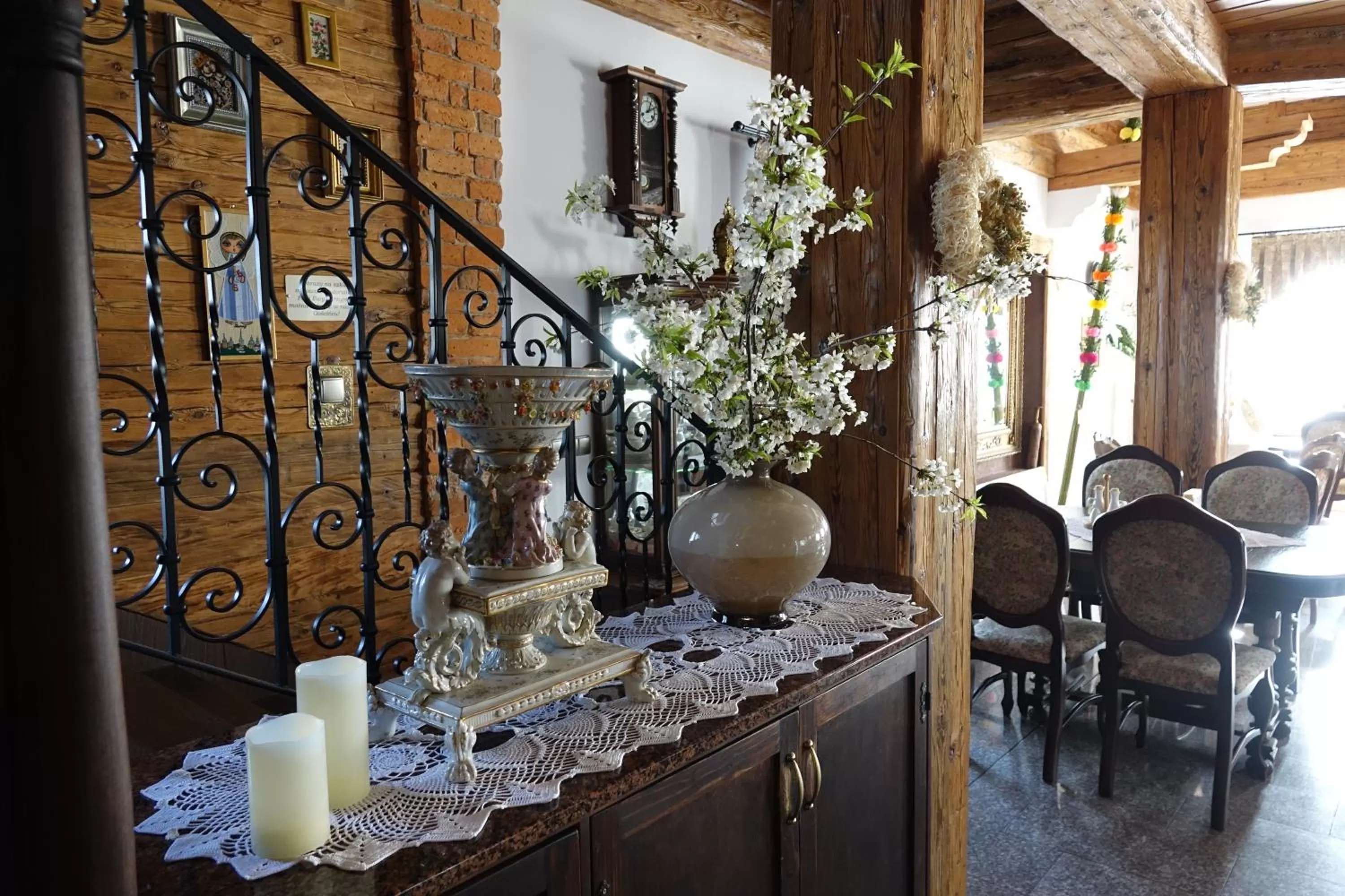 Restaurant/places to eat in Gościniec Dworski w Ropie - Pokoje gościnne