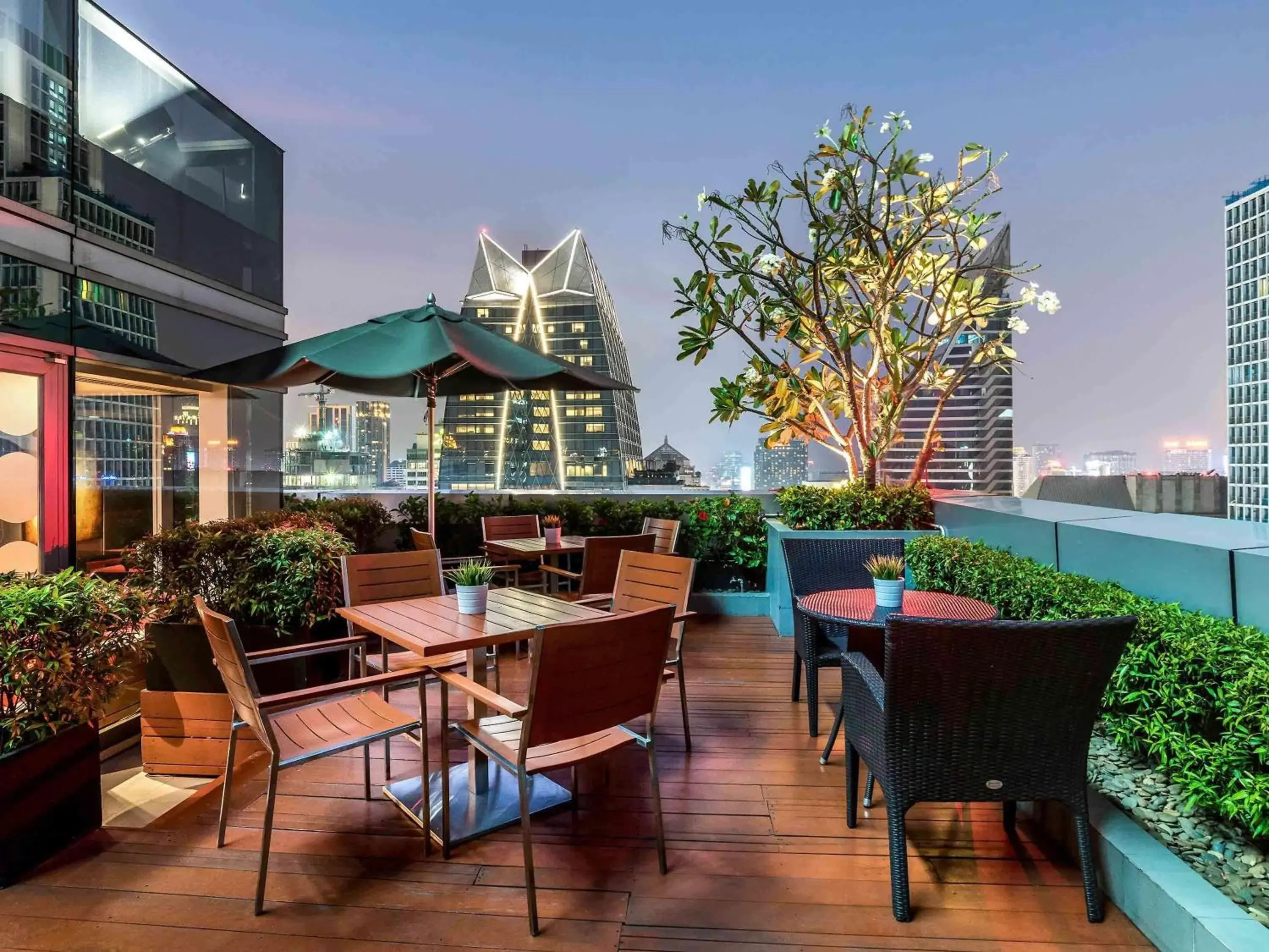 Property building, Restaurant/Places to Eat in Novotel Bangkok Ploenchit Sukhumvit