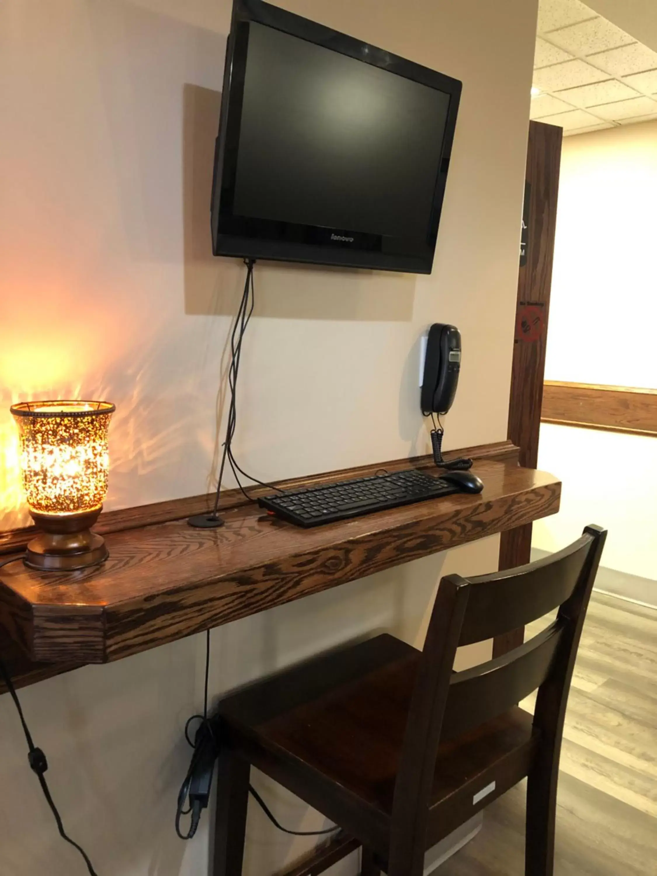 Business facilities, TV/Entertainment Center in Pilgrim Inn