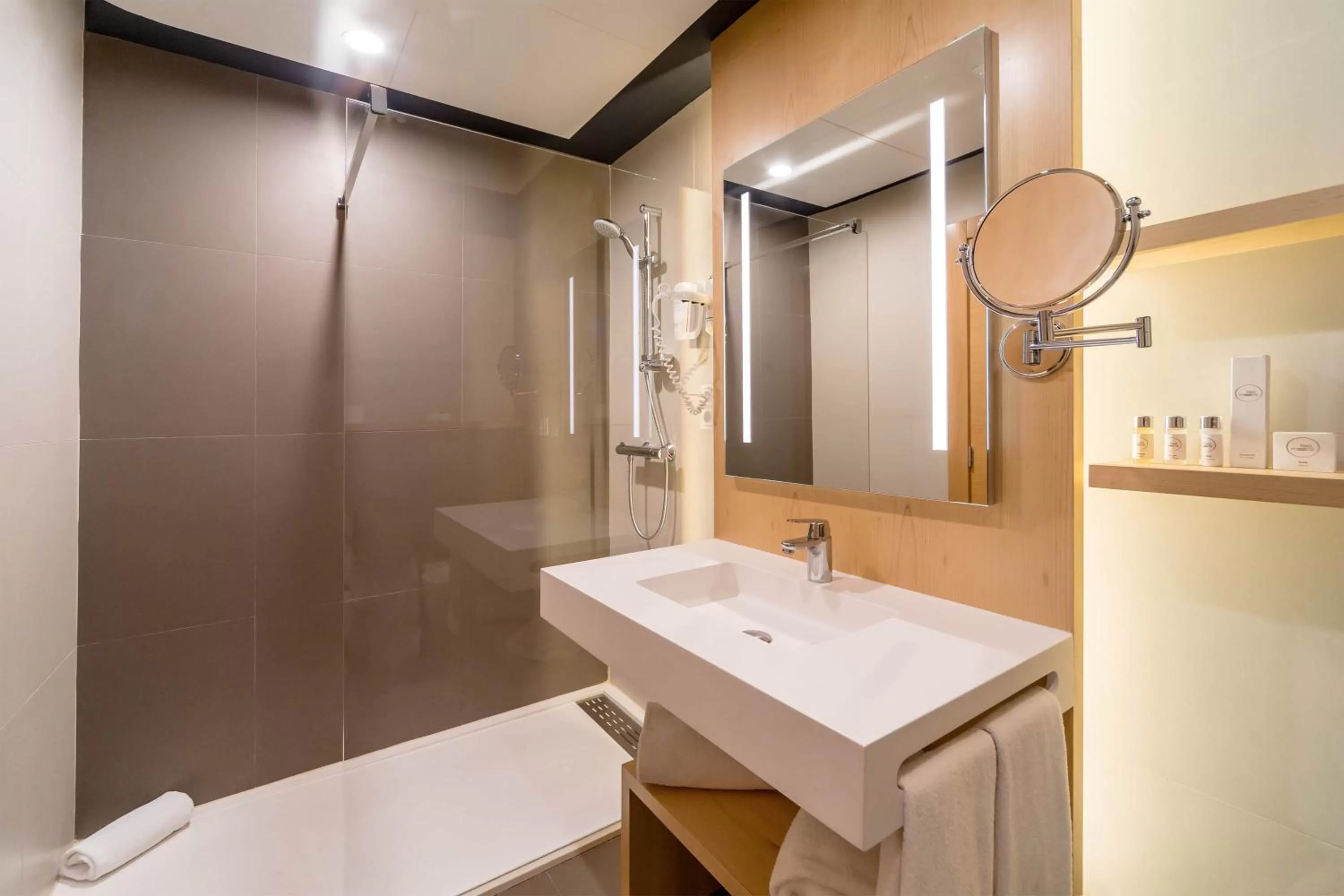 Shower in Barceló Murcia Siete Coronas