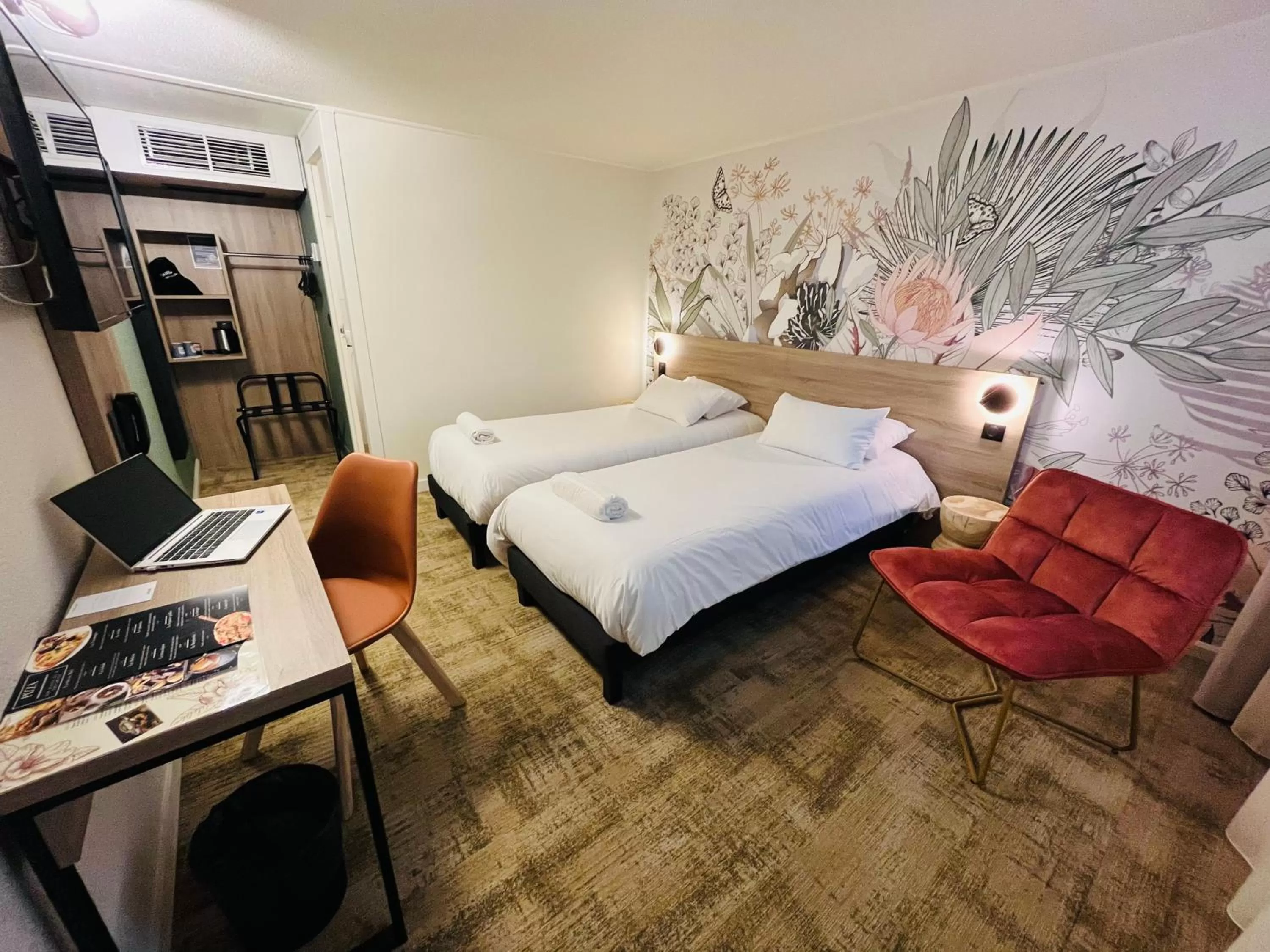 Bed in HÔTEL KYRIAD MARSEILLE - Vitrolles Aéroport