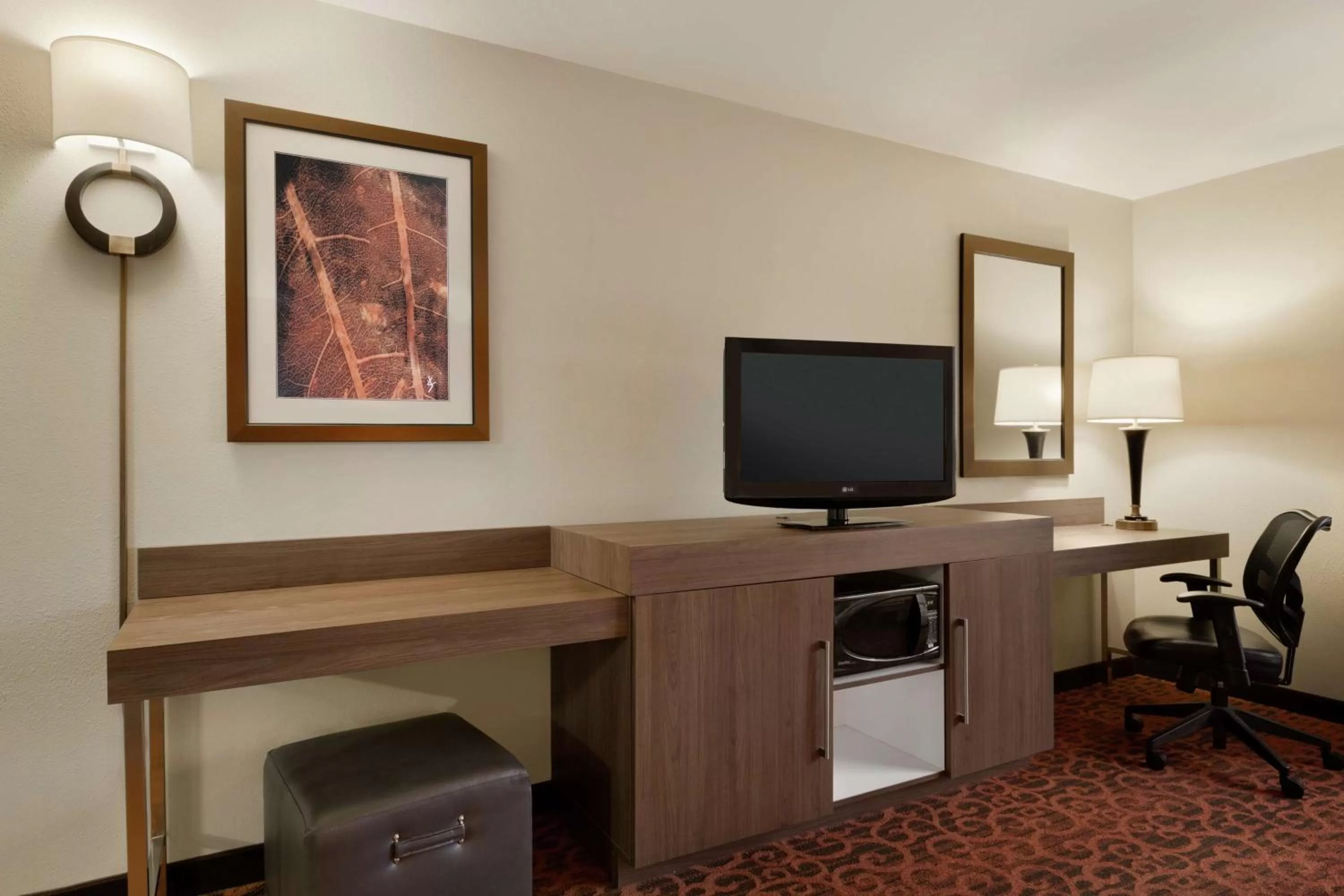 Bedroom in Hampton Inn Wichita Falls-Sikes Senter Mall