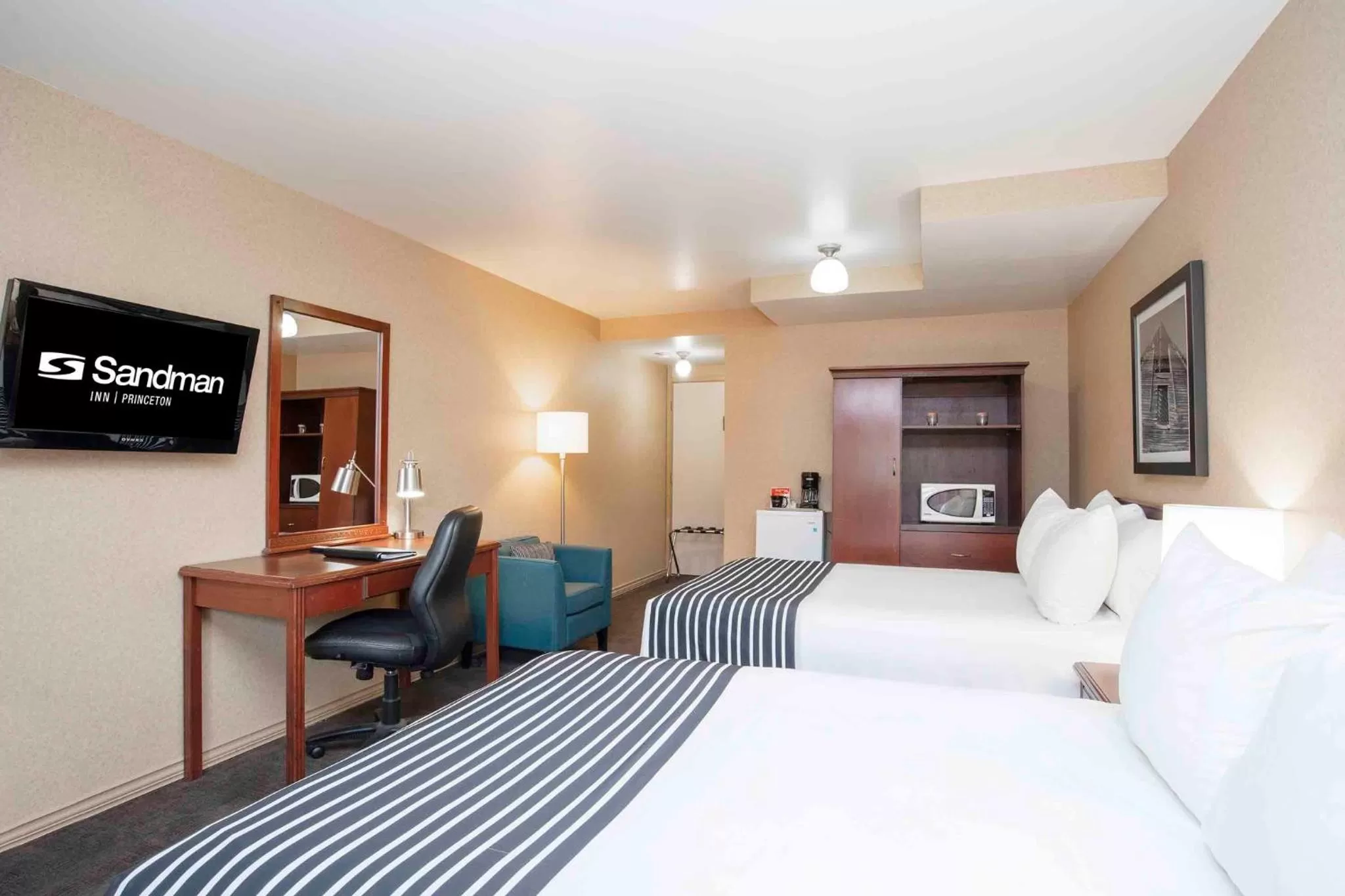 Photo of the whole room, Bed in Sandman Inn Princeton