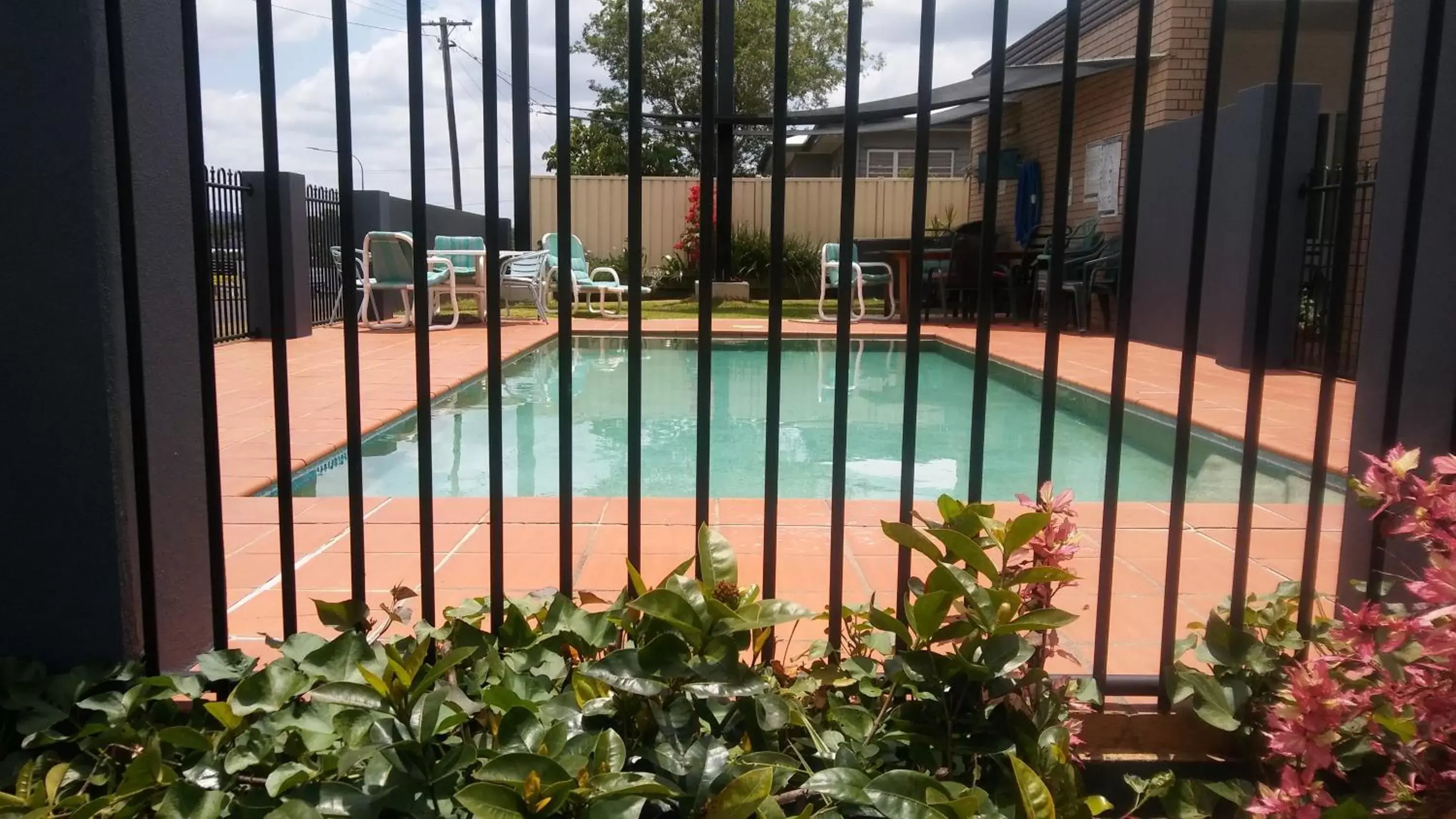 Property building, Pool View in Shady Rest Motel