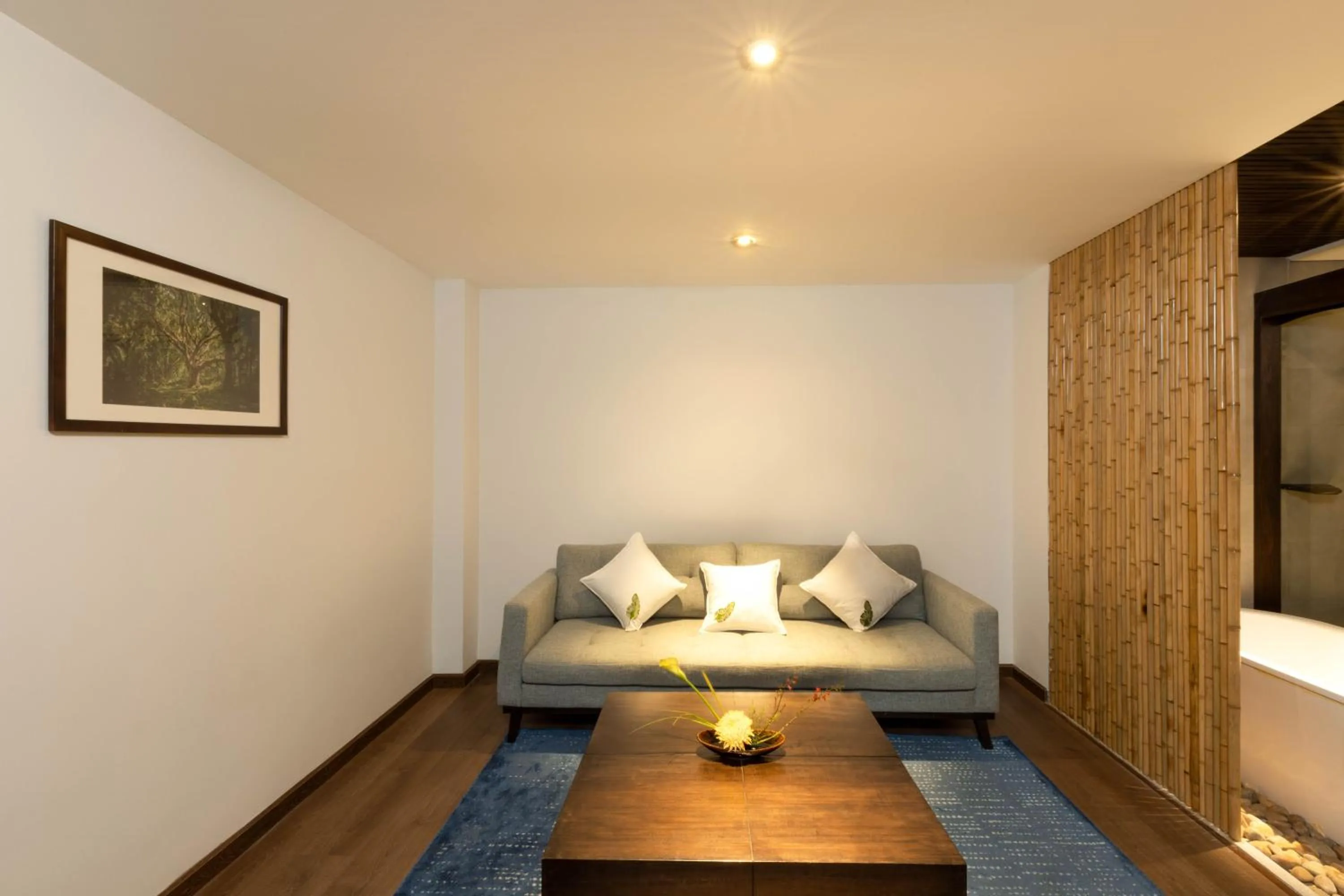 Seating area, Bed in Cochin Zen Hotel