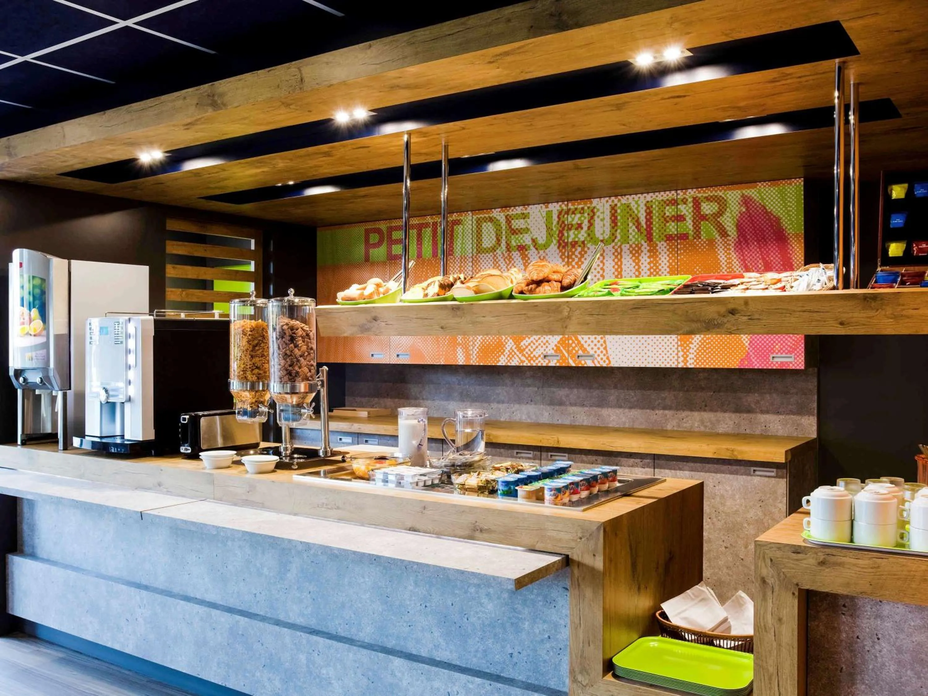 Restaurant/places to eat in ibis budget Grigny Centre