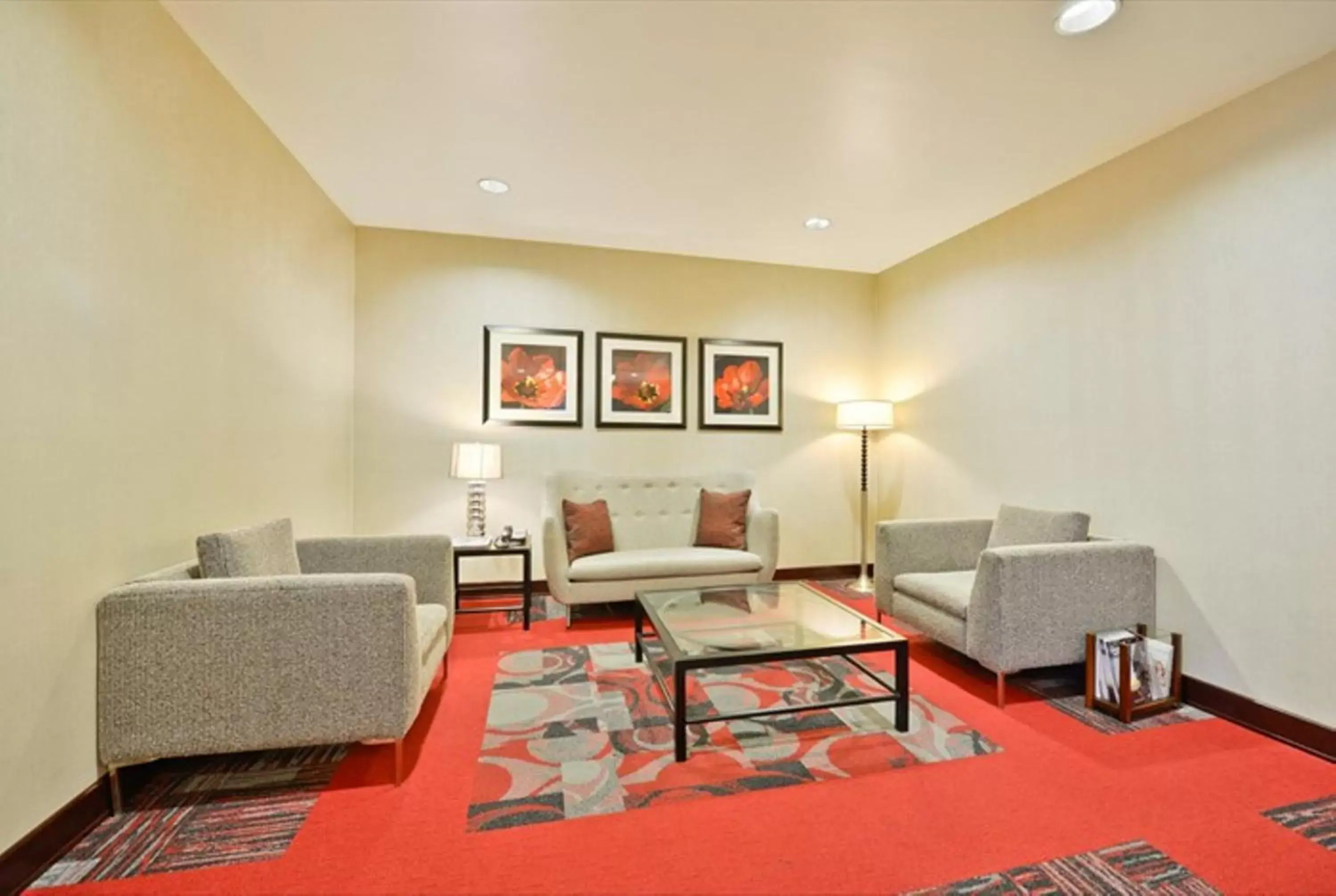 Property building, Seating Area in Holiday Inn Express & Suites Utica, an IHG Hotel