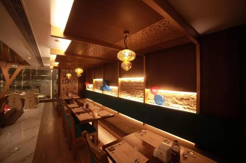 Restaurant/places to eat in Layalee Grande Hotel Chennai