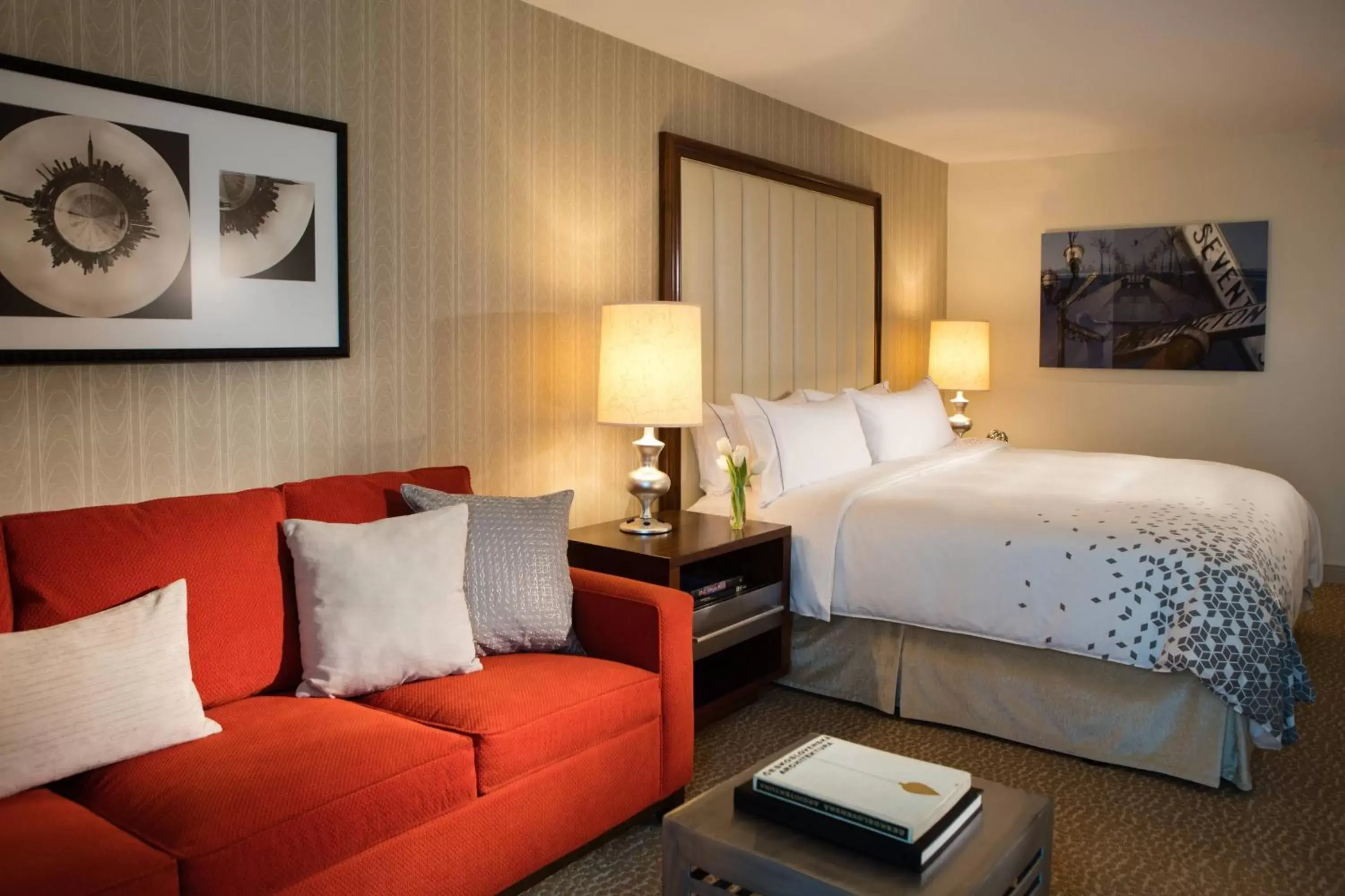 Photo of the whole room, Bed in Renaissance Newark Airport Hotel