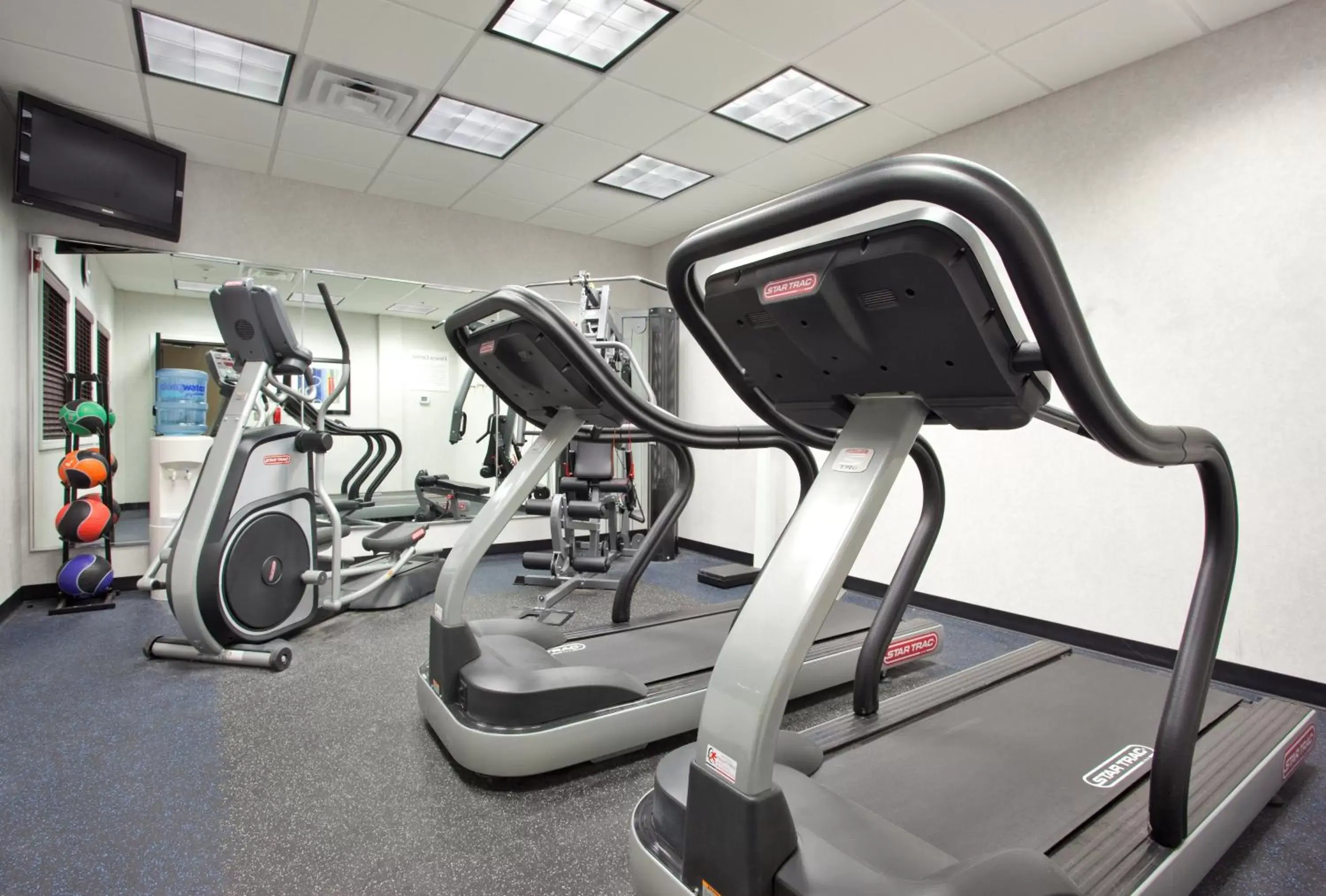 Fitness centre/facilities, Fitness Center/Facilities in Holiday Inn Express Hotel and Suites Akron South-Airport Area, an IHG Hotel