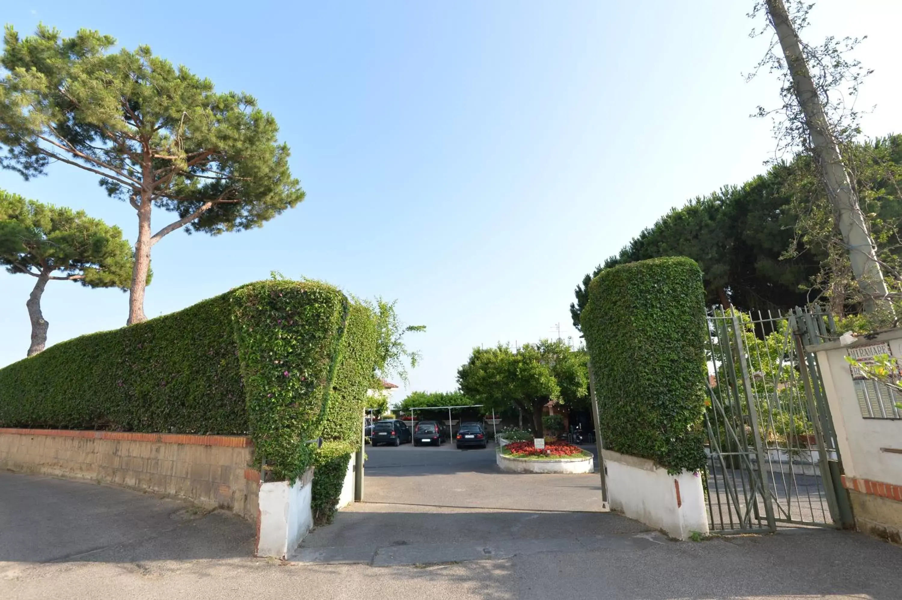 Facade/entrance in Miramare Residence