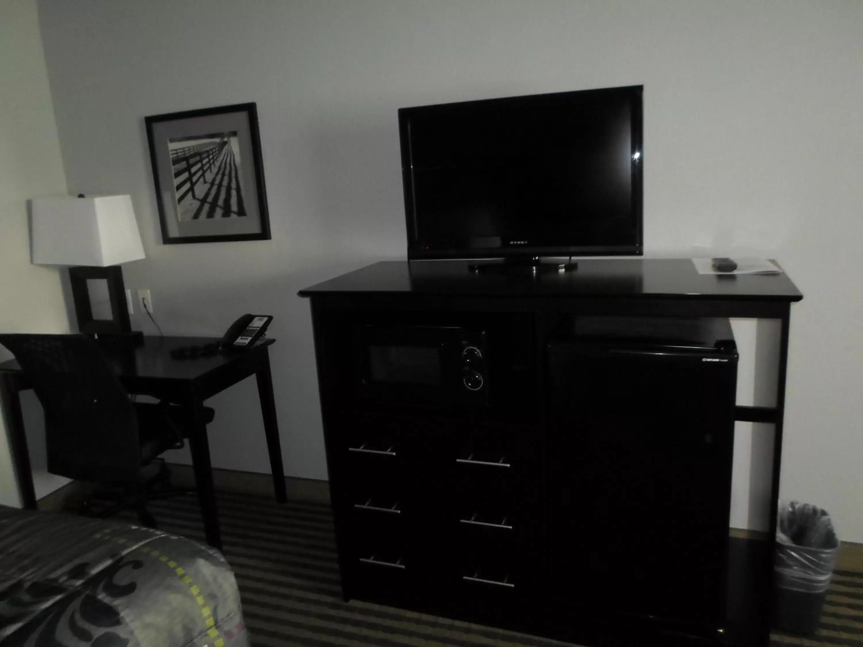 TV and multimedia, TV/Entertainment Center in Studio 6-Beeville, TX