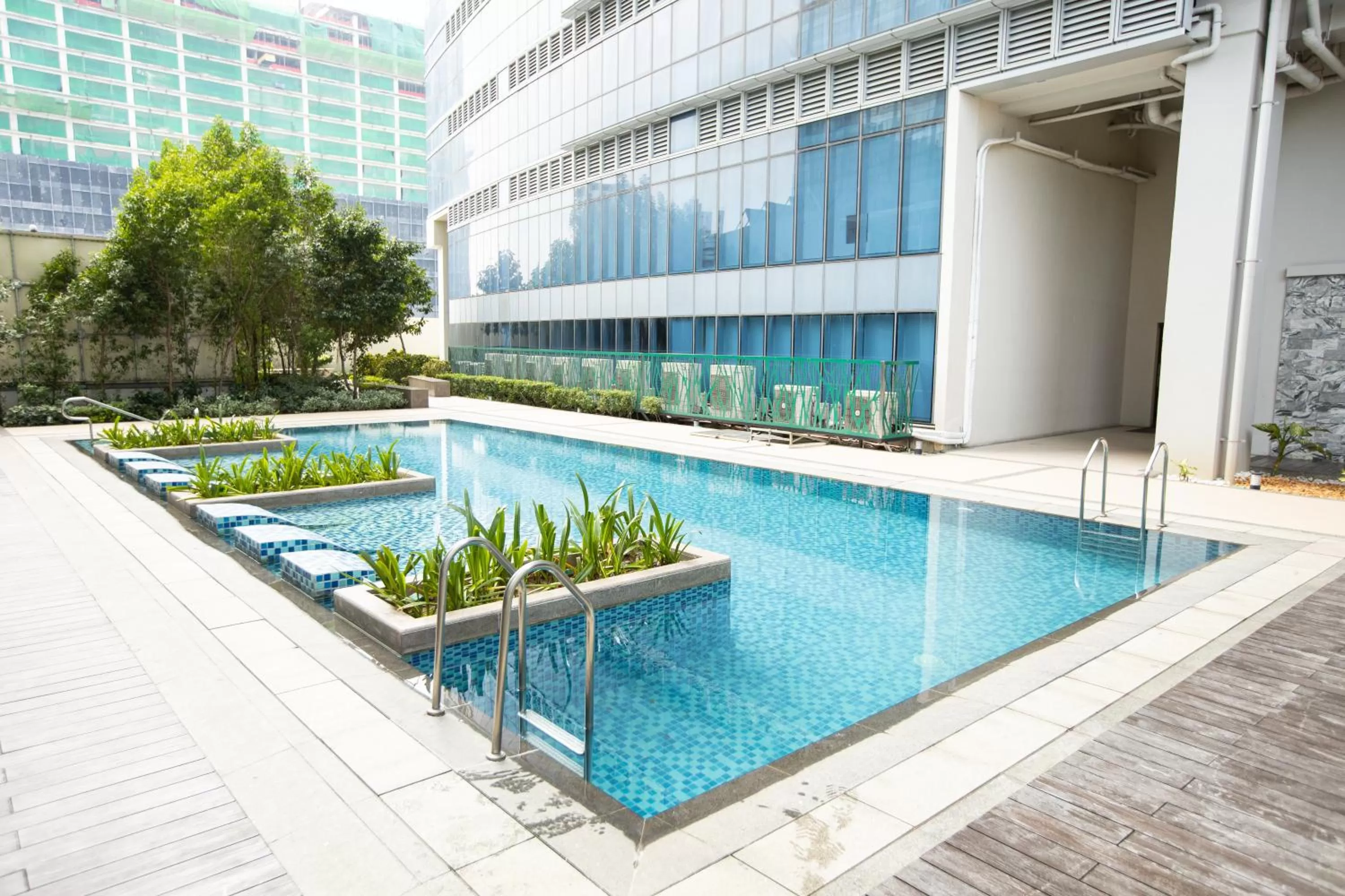 Garden in 1BR Suite in Uptown BGC