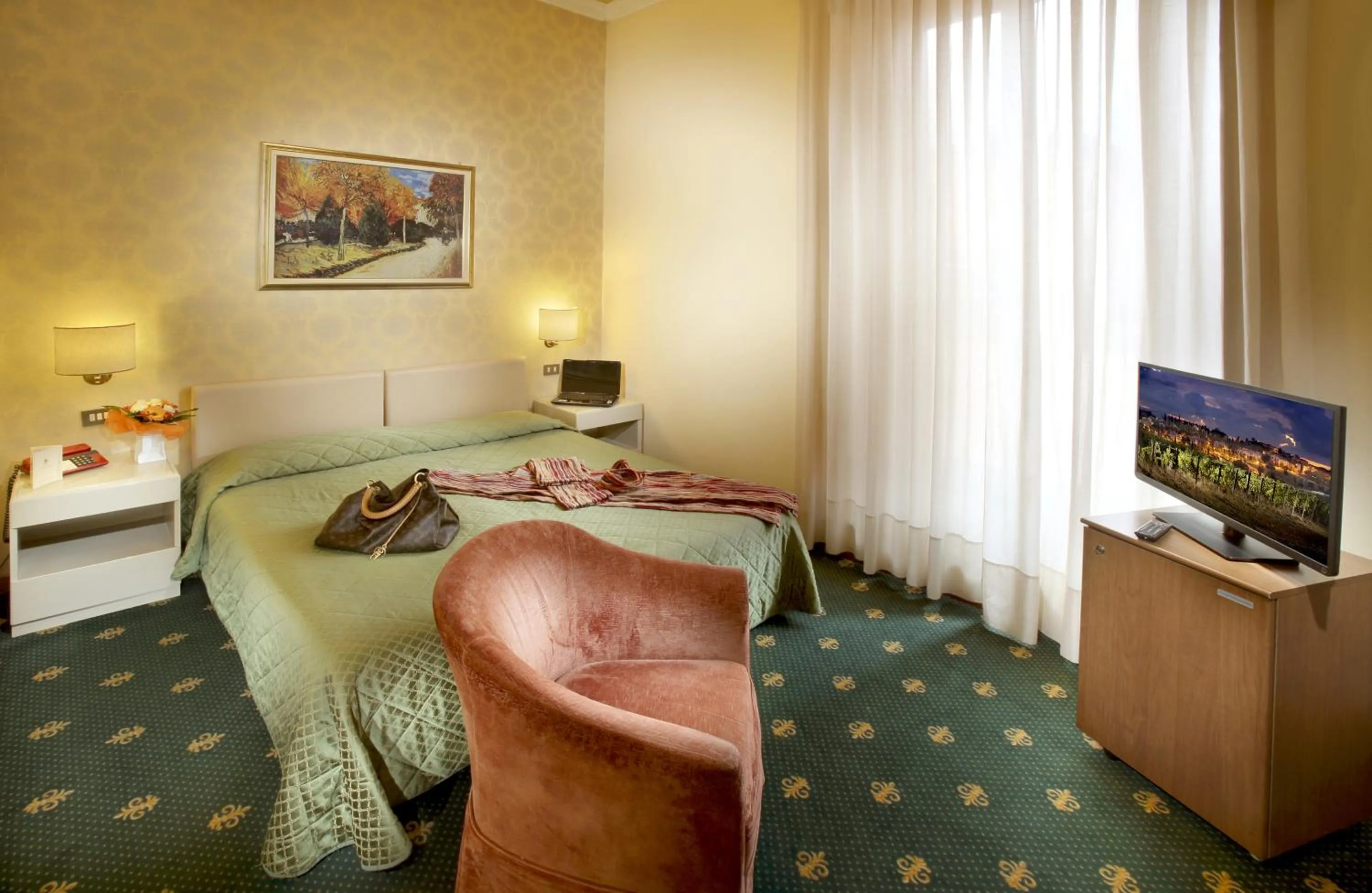 Bedroom, Bed in Grand Hotel Plaza & Locanda Maggiore