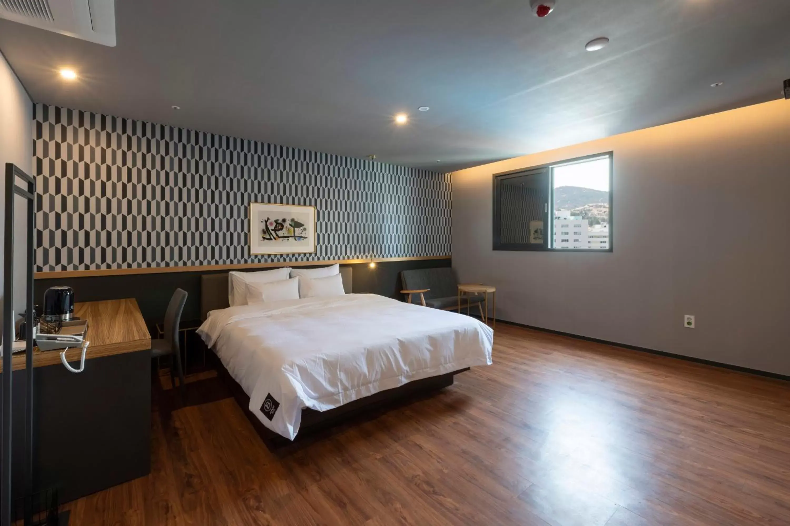 Bedroom, Bed in Seomyeon Brown-dot hotel Gold