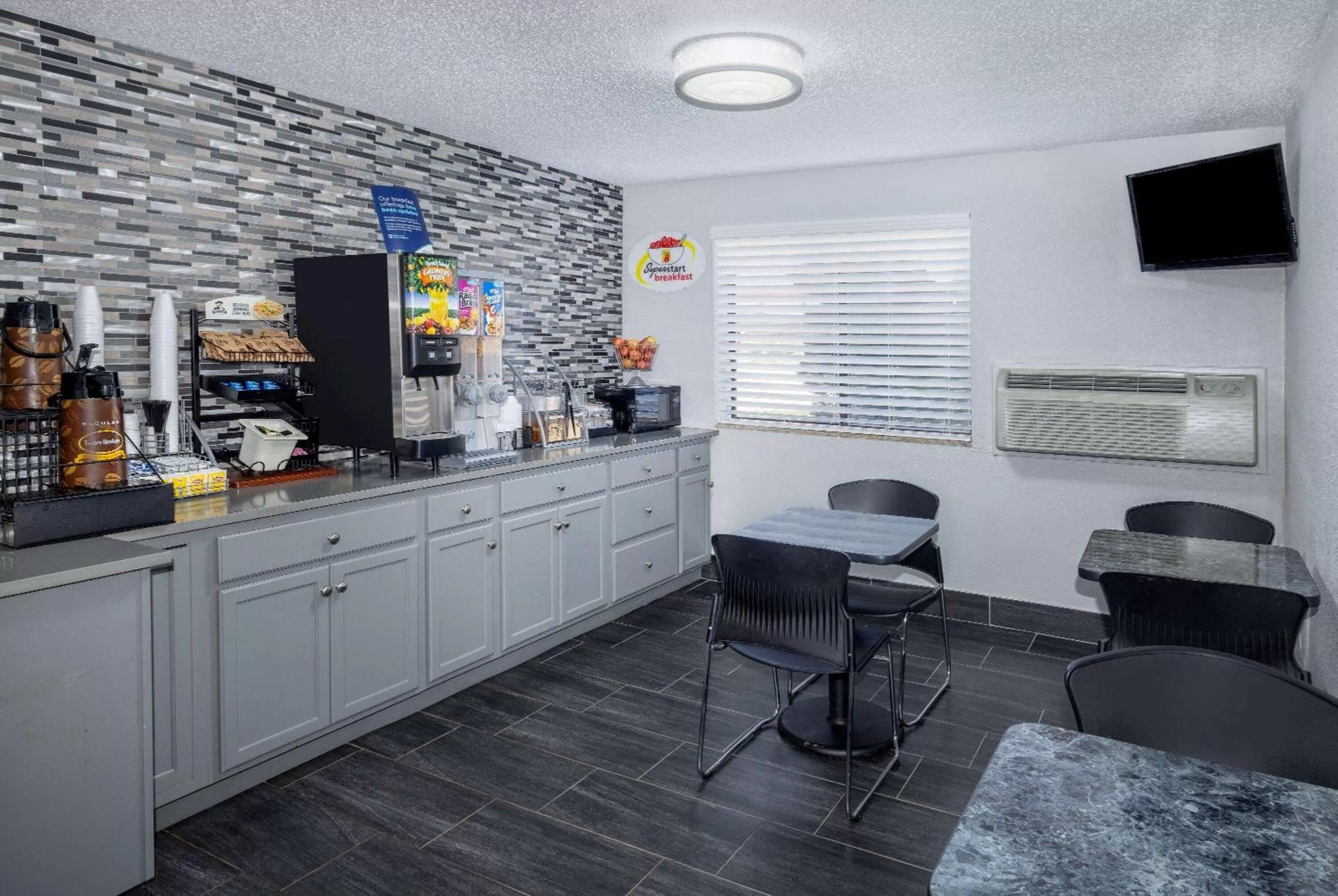 Property building in Super 8 by Wyndham Kansas City at Barry Road/Airport