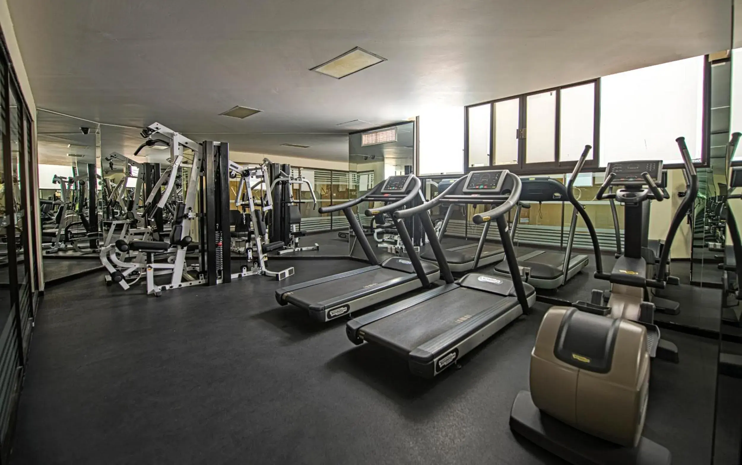 Fitness centre/facilities, Fitness Center/Facilities in Aranzazu Plaza Kristal Aguascalientes