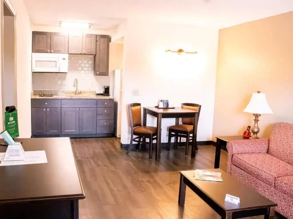 Dining Area in Econo Lodge