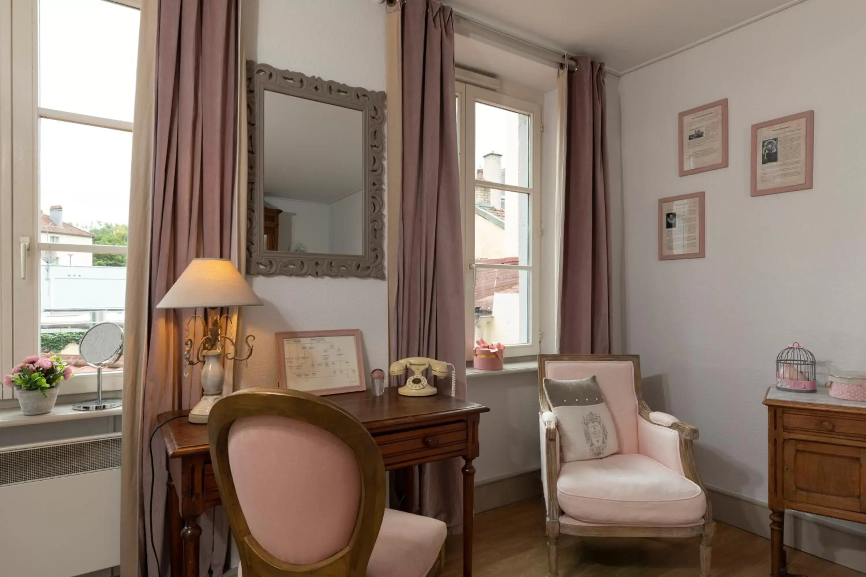 Bedroom in The Originals City, Hôtel de la Balance, Montbéliard