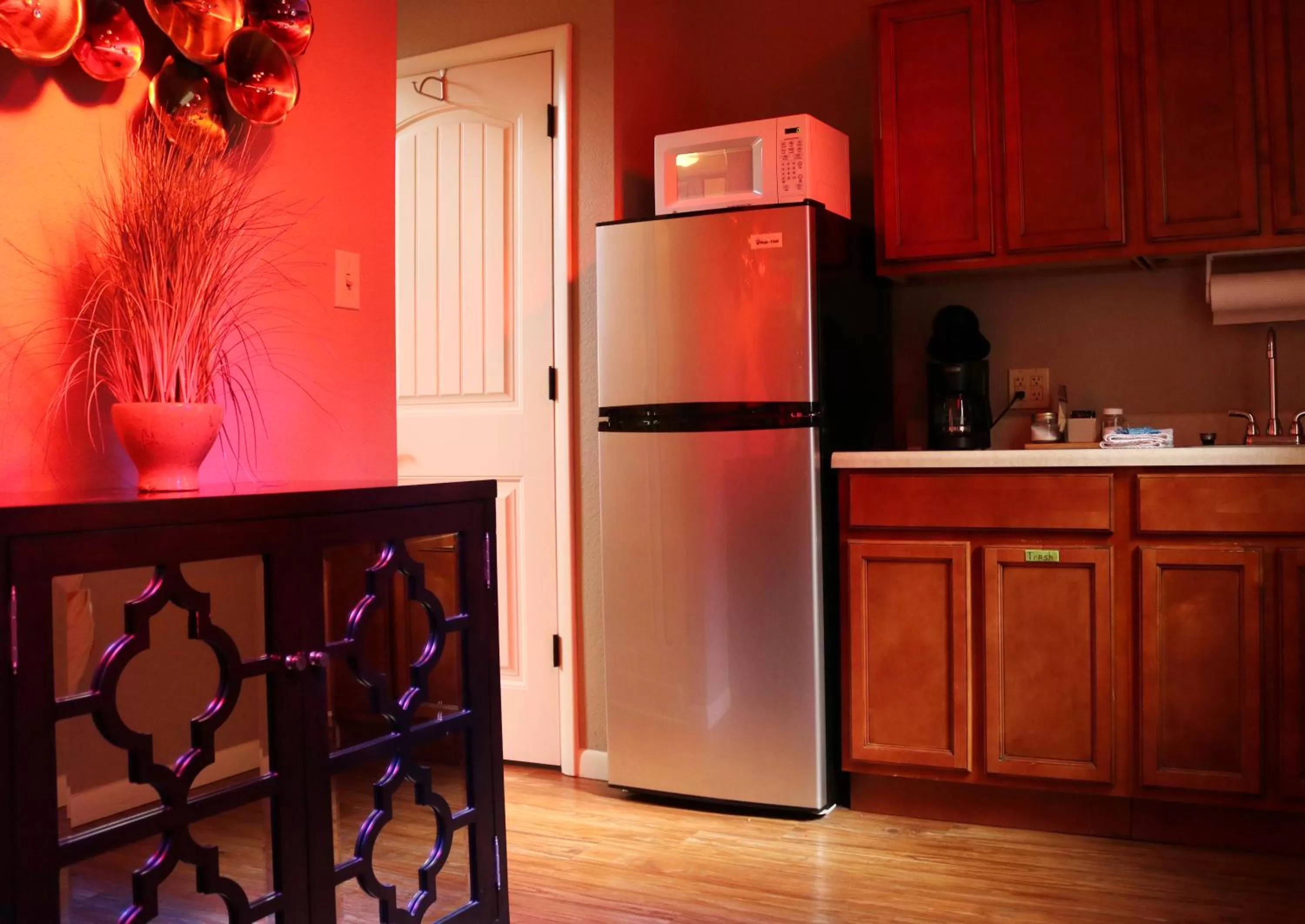 Coffee/tea facilities, Kitchen/Kitchenette in The Grand Treehouse Resort