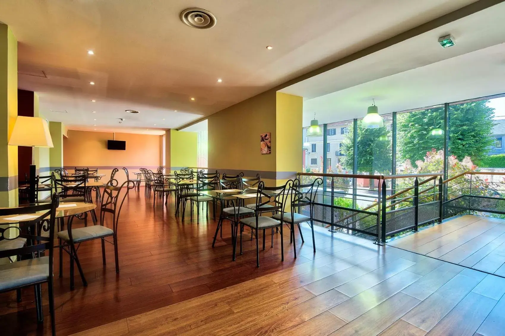 Banquet/Function facilities, Restaurant/Places to Eat in Zenitude Hôtel-Résidences Les Jardins de Lourdes