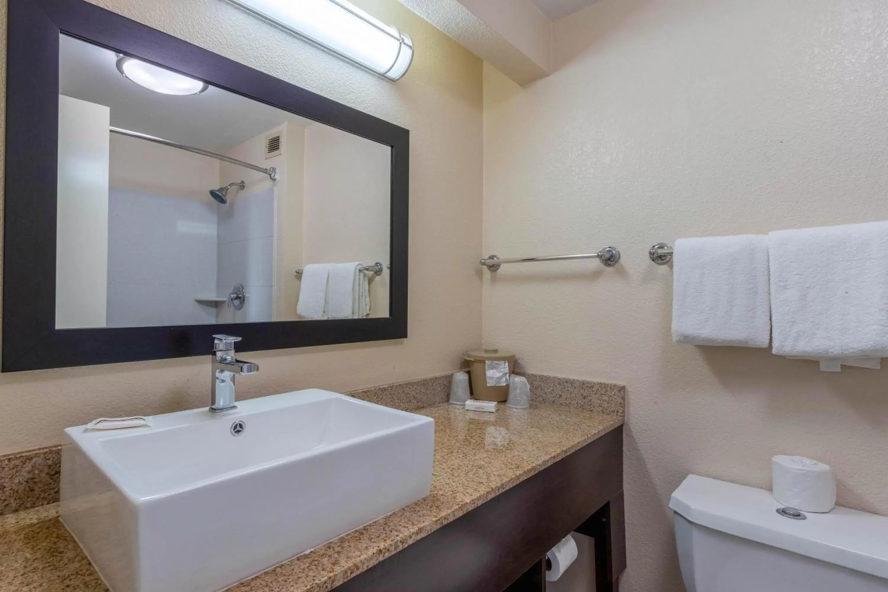 Bathroom in Red Roof Inn PLUS+ El Paso East