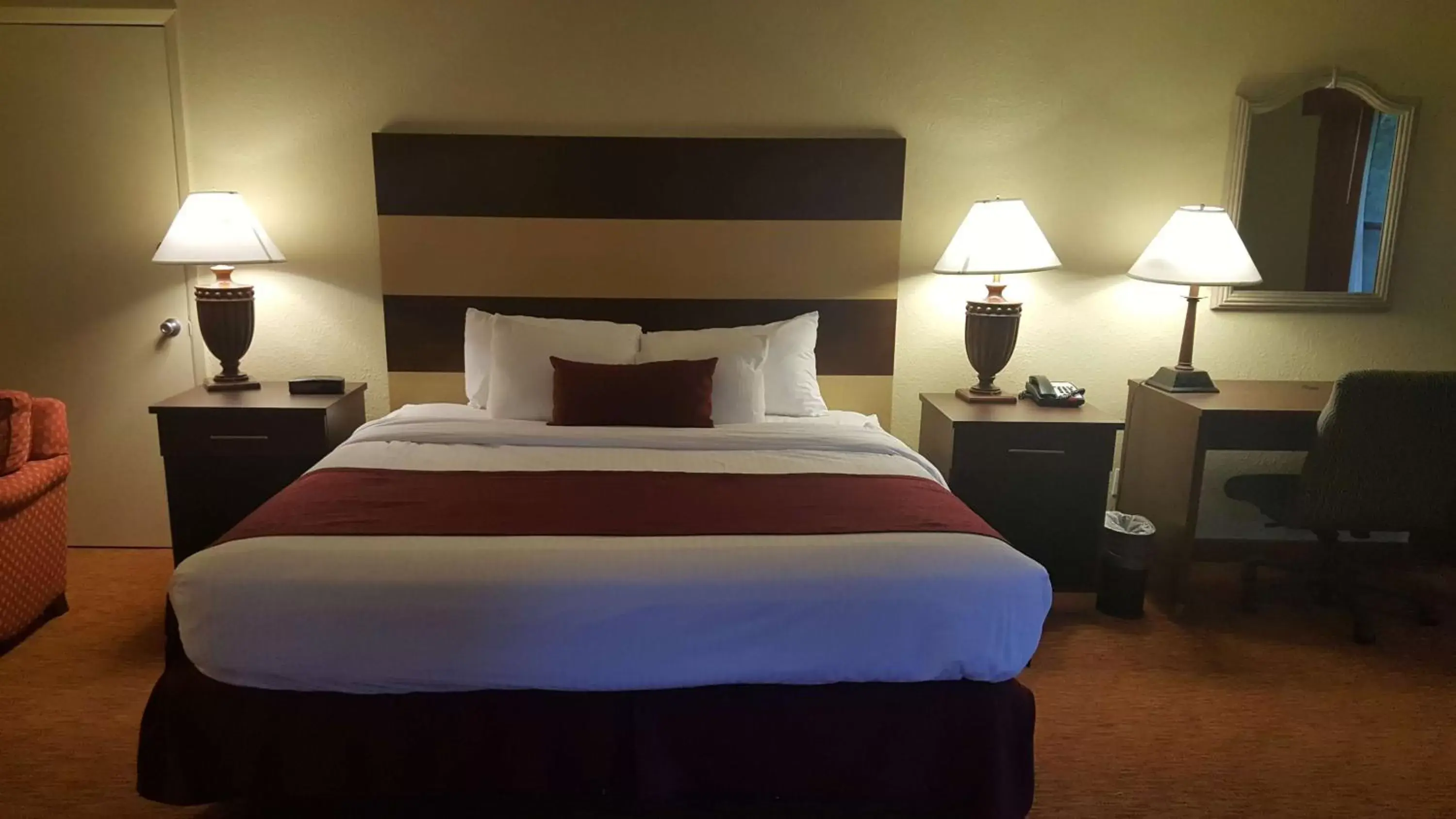 Photo of the whole room, Bed in Best Western Pine Springs Inn