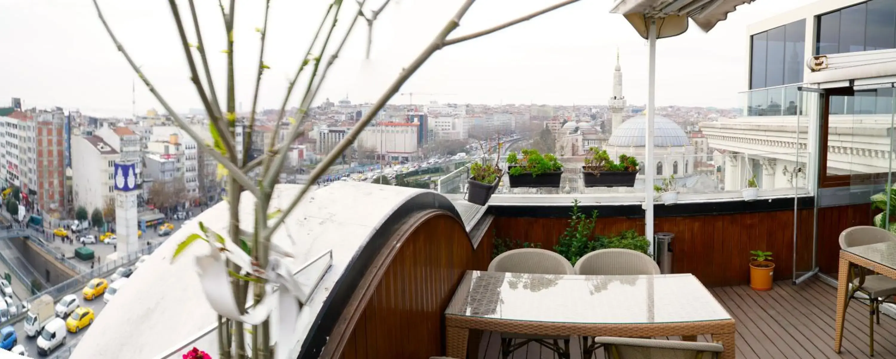 Balcony/Terrace in parmadahoteloldcity