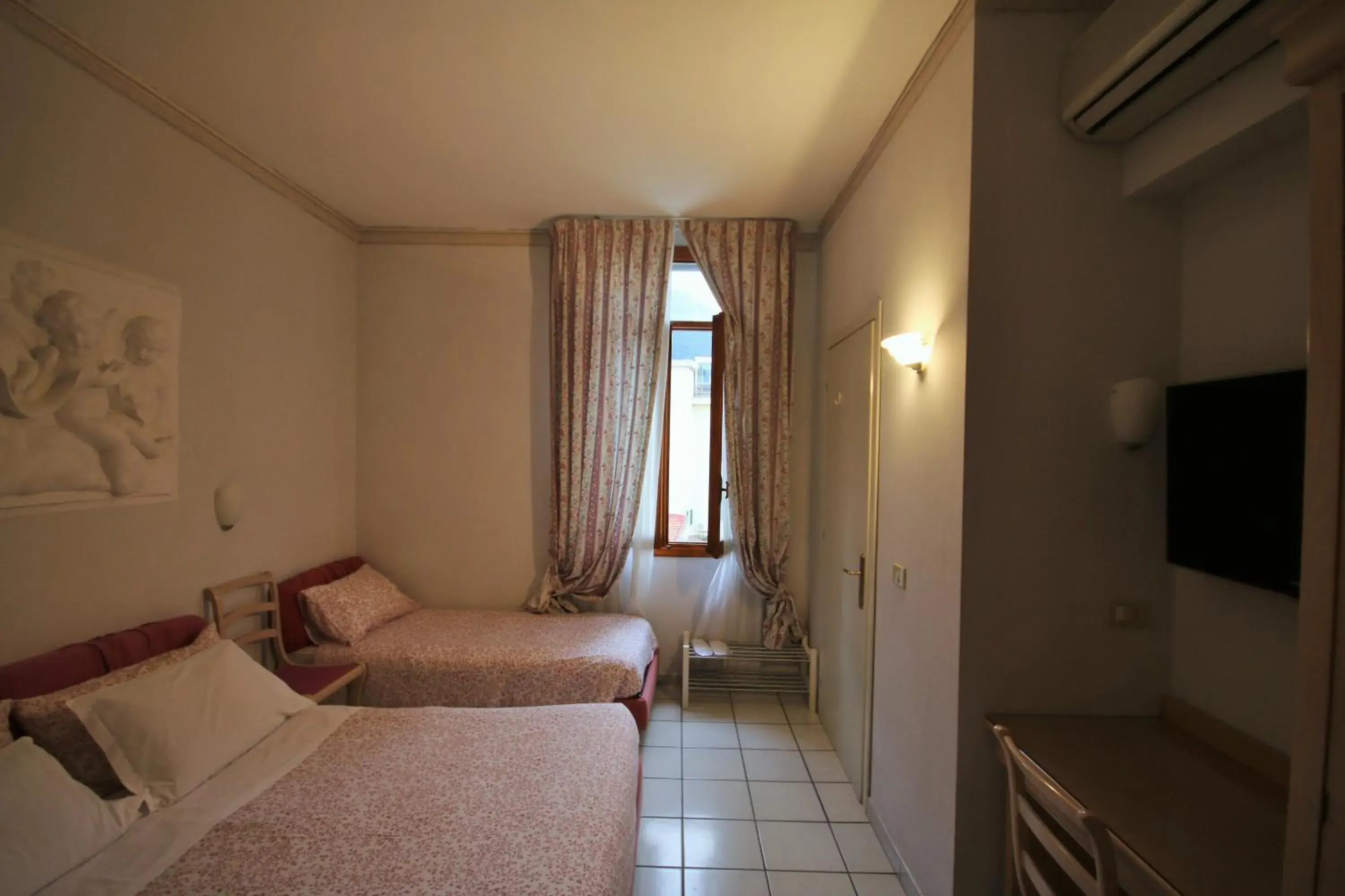 Bed, Room Photo in Villa Gina