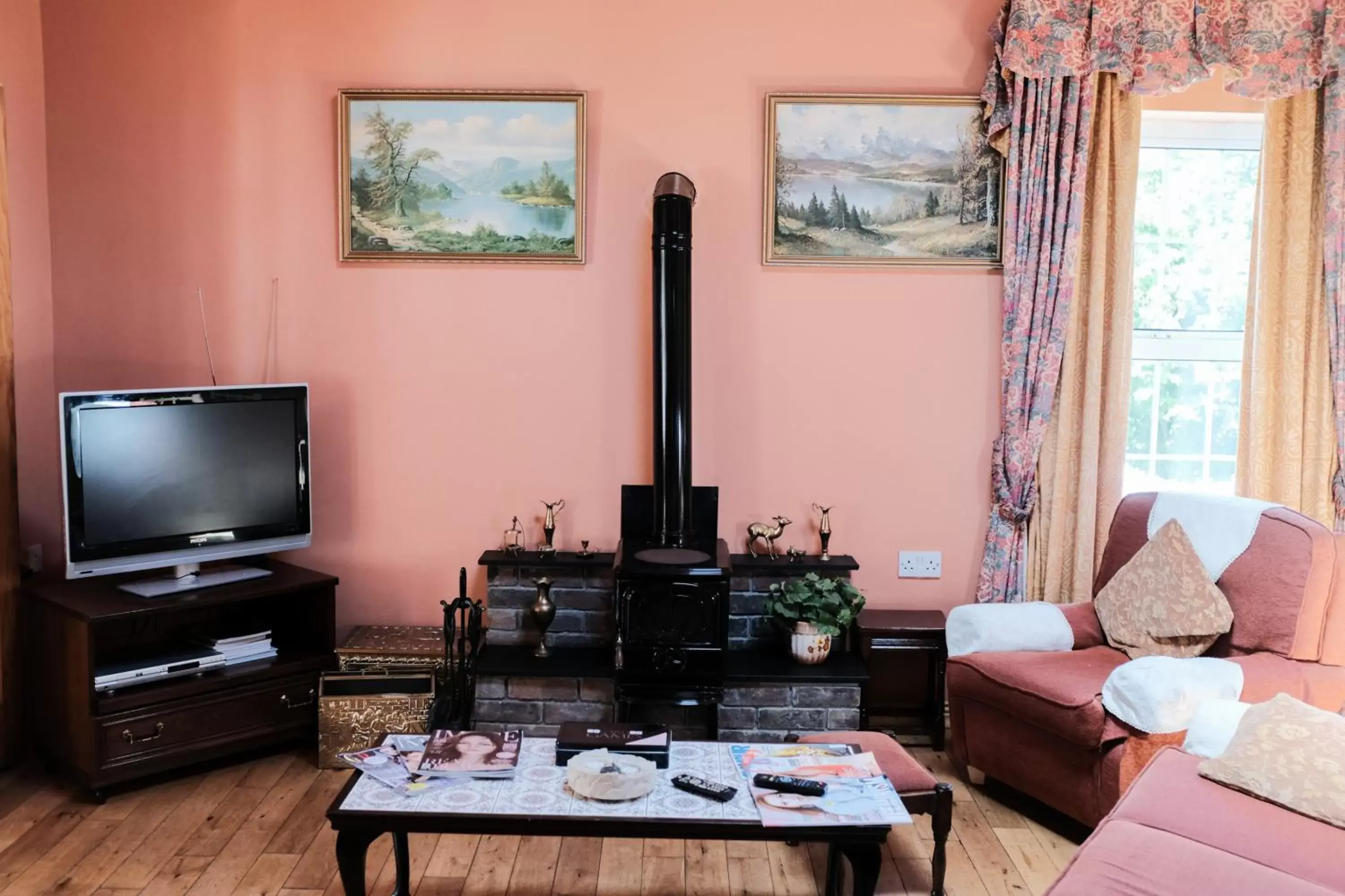 TV/Entertainment Center in Glenhill B&B