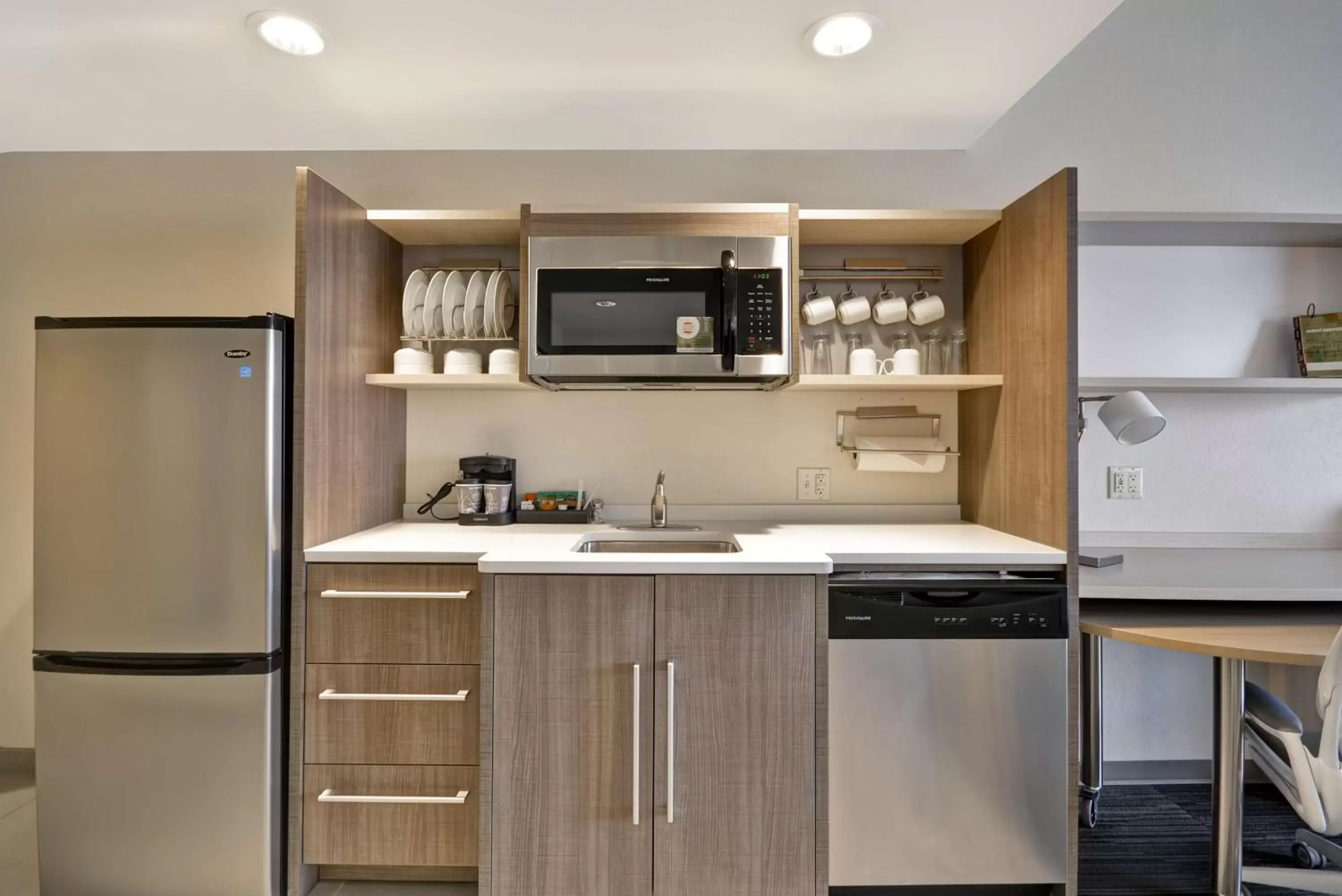 Kitchen or kitchenette, Kitchen/Kitchenette in Home2 Suites by Hilton Perrysburg Levis Commons Toledo