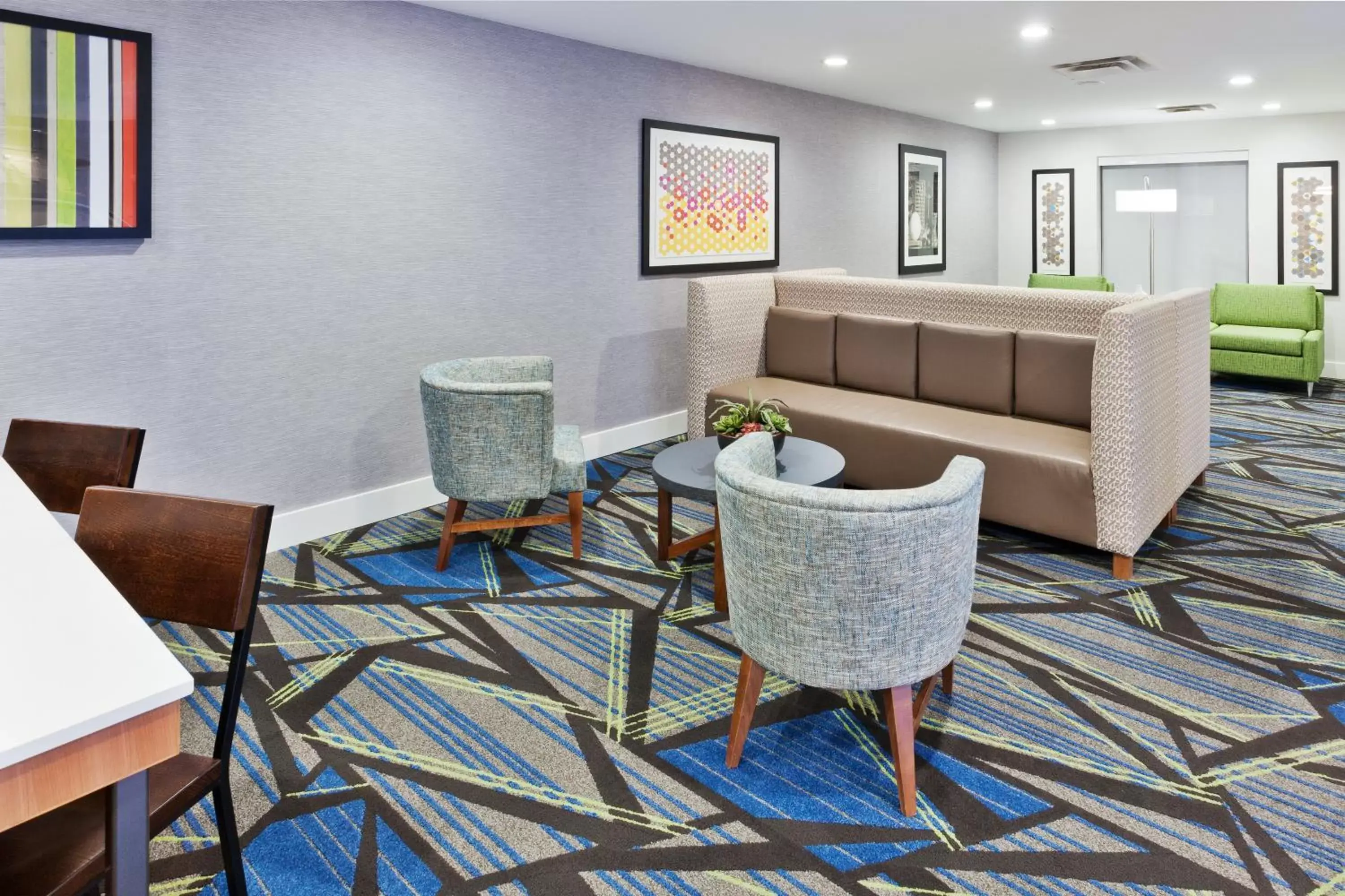 Property building in Holiday Inn Express Rome-East by IHG Property building in Holiday Inn Express Rome-East by IHG