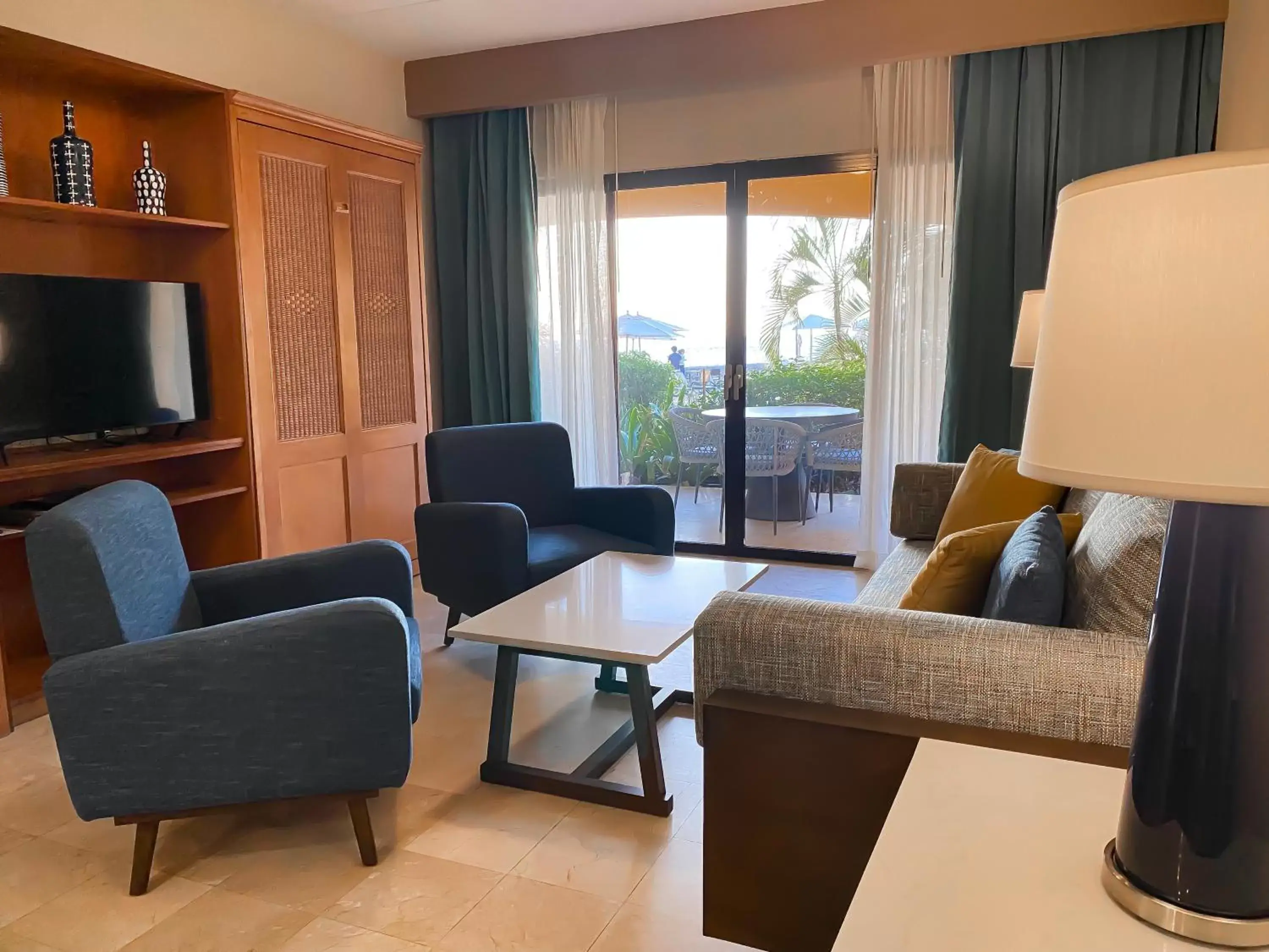 Living room, Seating Area in The Royal Sea Aquarium Resort