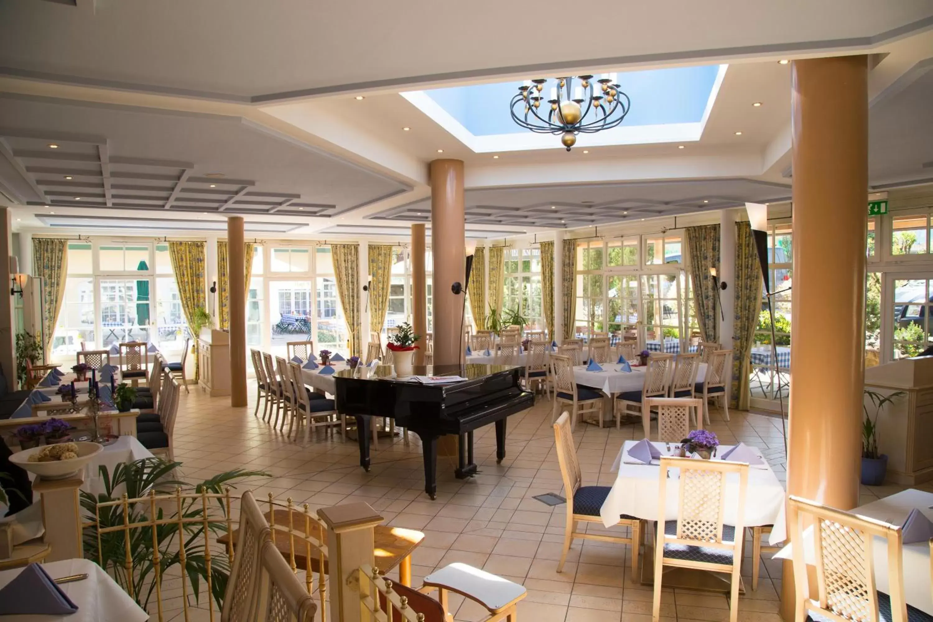 Restaurant/Places to Eat in Best Western Premier Bayerischer Hof Miesbach