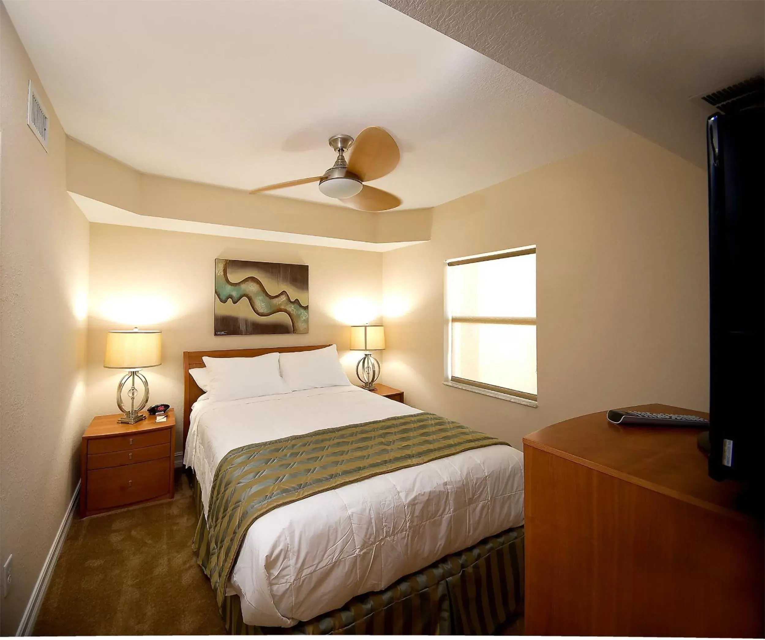 Bed in Crystal Palms Beach Resort