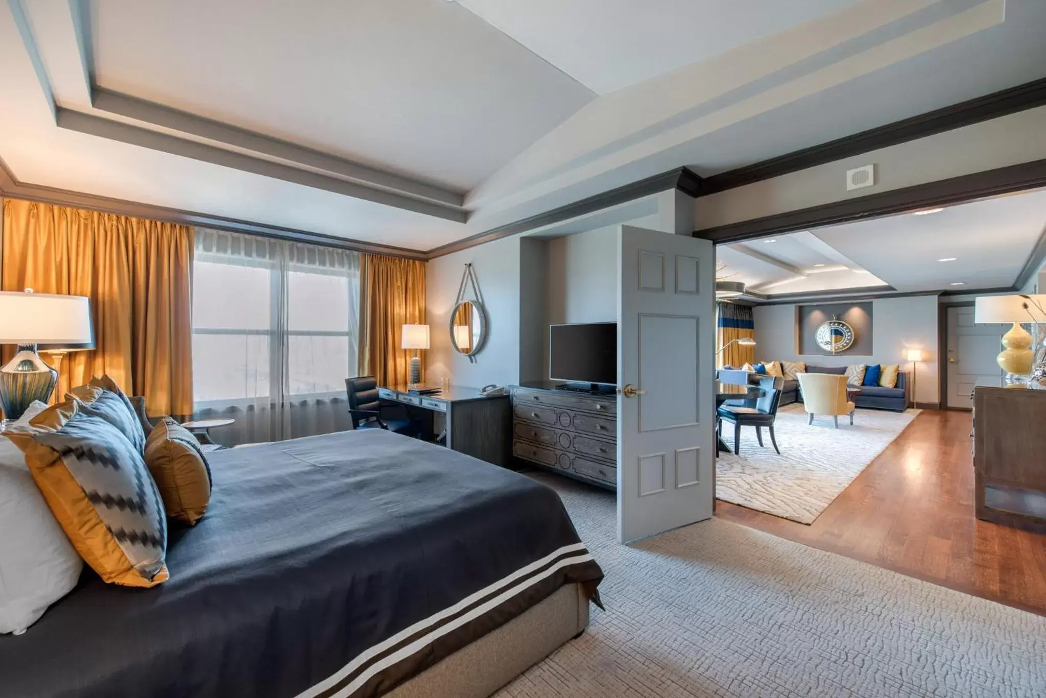 Bedroom in Omni Interlocken Hotel
